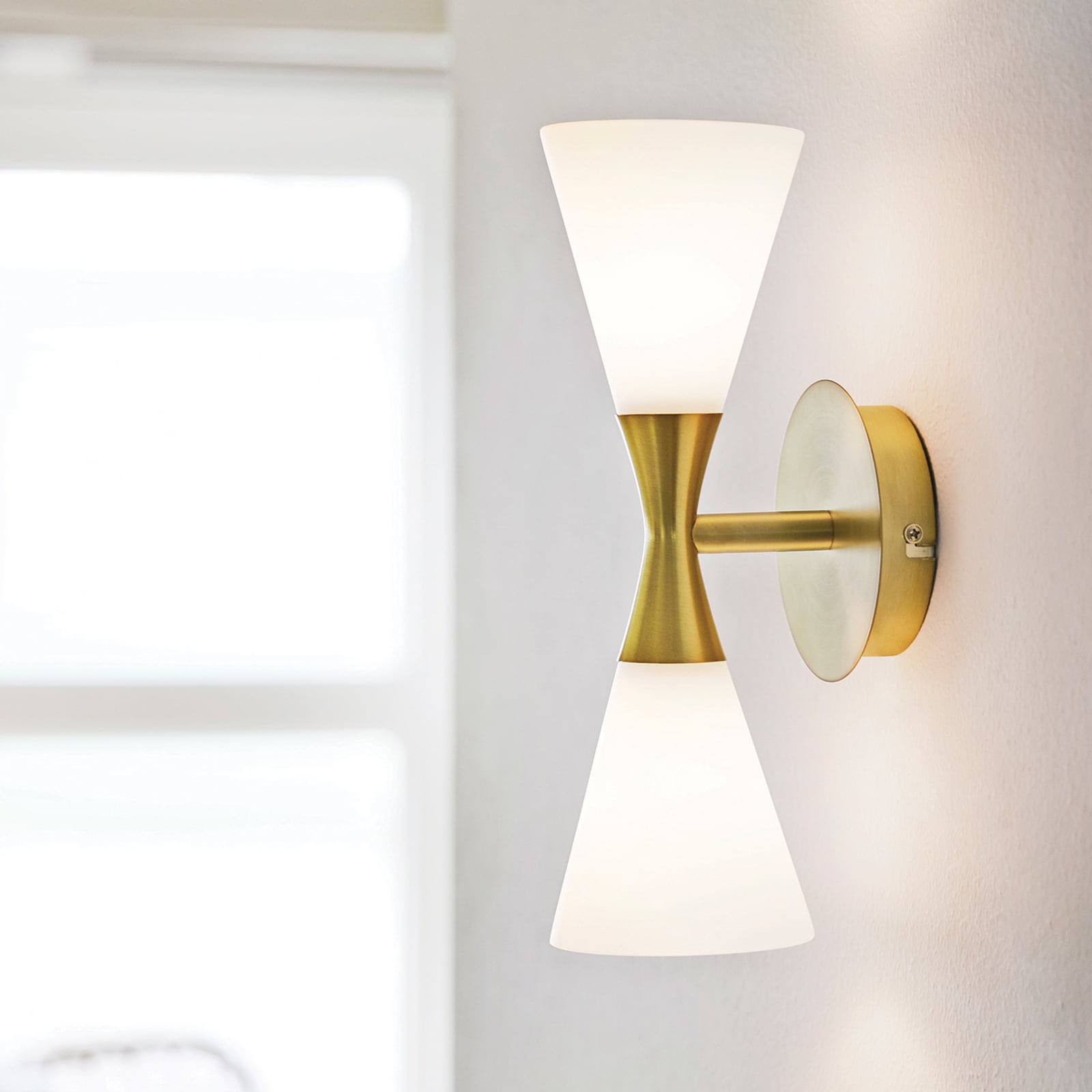 Harlekin Applique da Parete Duo Brass - Herstal Harlekin Applique da Parete Duo Brass - Herstal