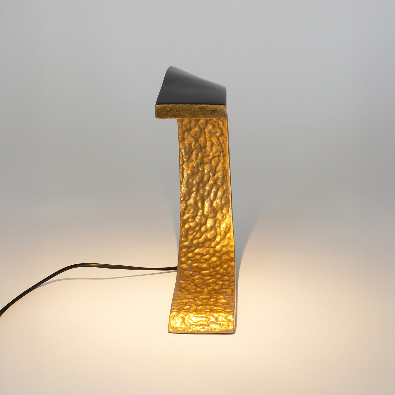 LED-bordlampe AUREONDA, svart/gull, høyde 30 cm, metall