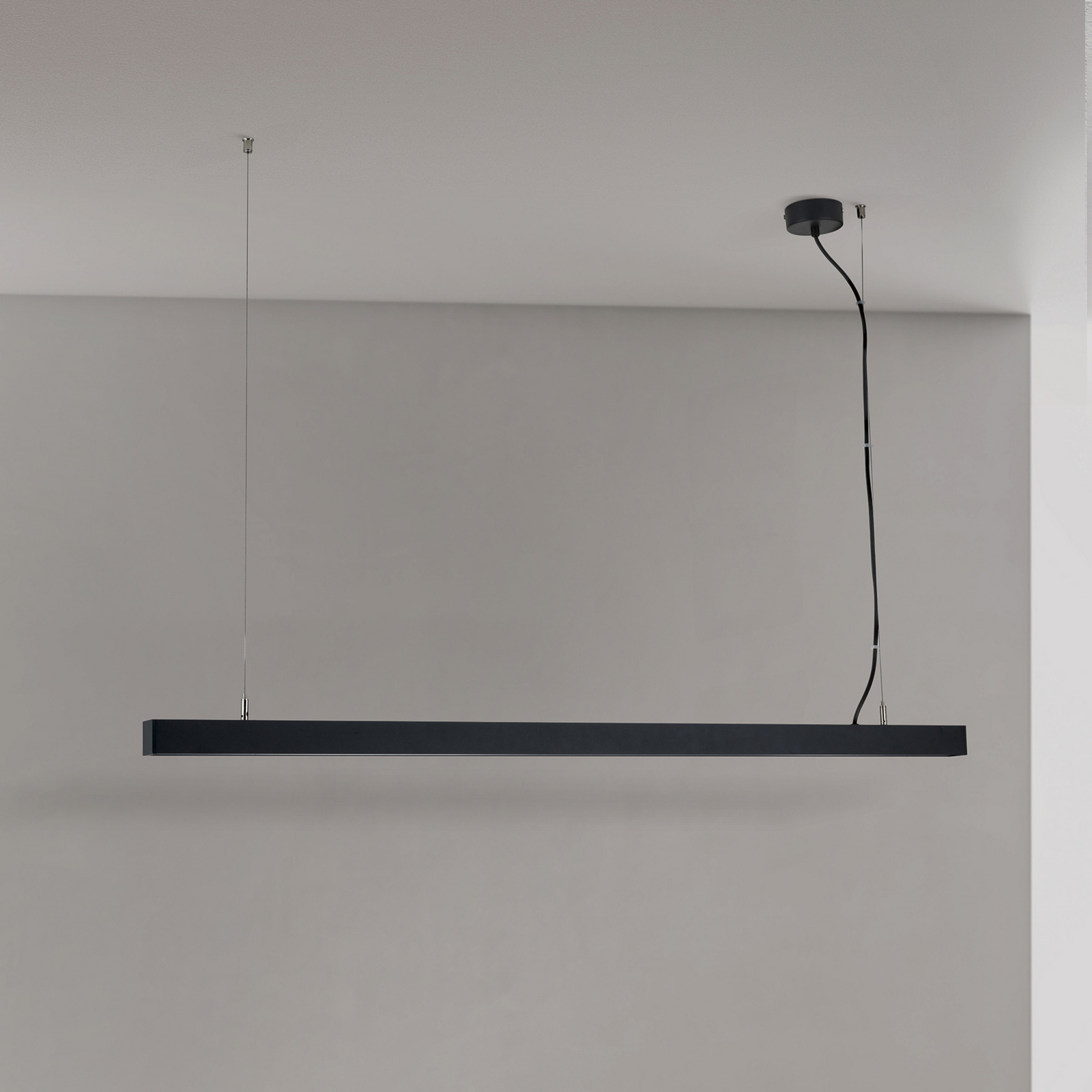 Lampa sufitowa LED Bounce, czarna, długość 113 cm, CCT, aluminium