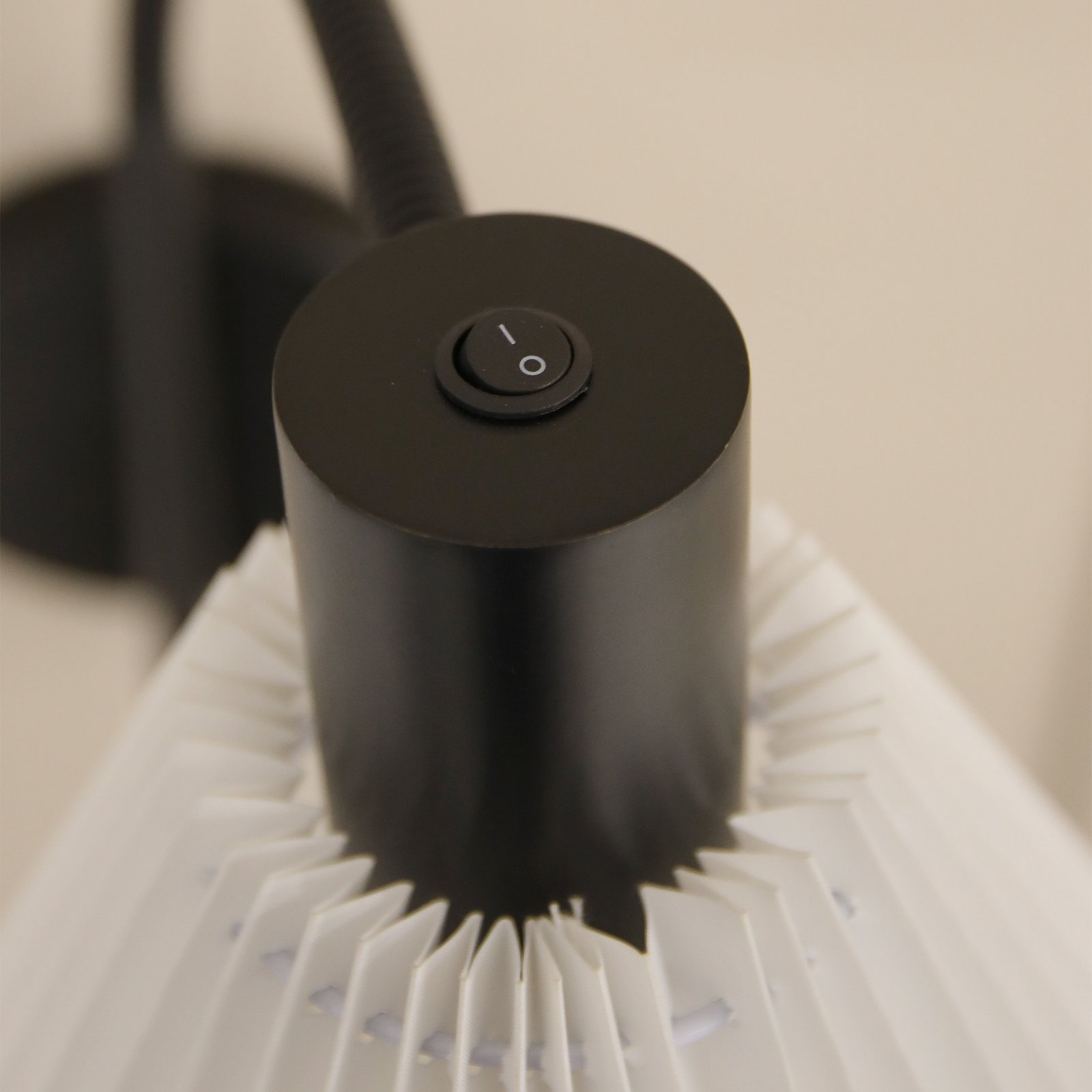 Mira 1 Væglampe Black/White - Markslöjd Mira 1 Væglampe Black/White - Markslöjd