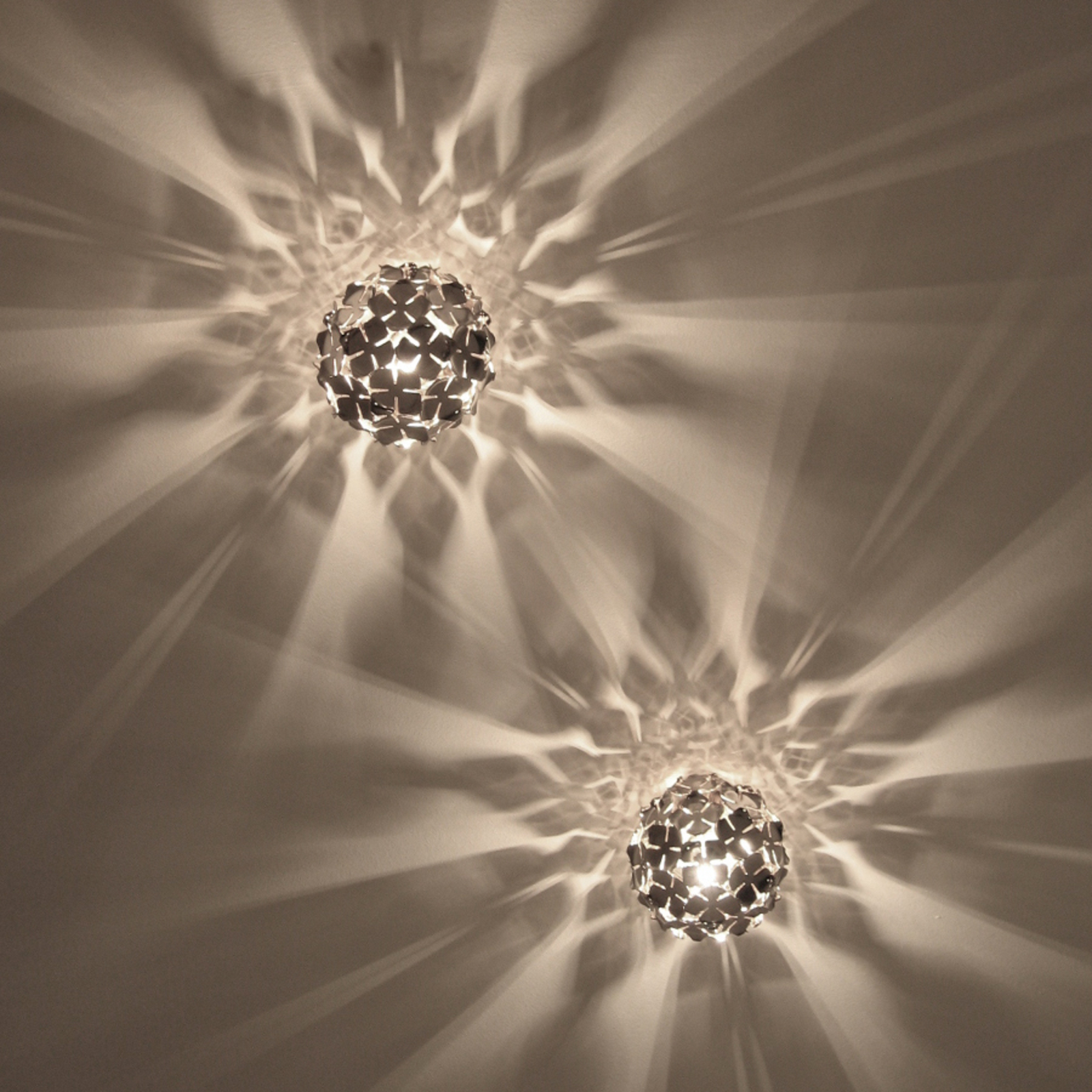 Ortenzia ceiling light with floral design