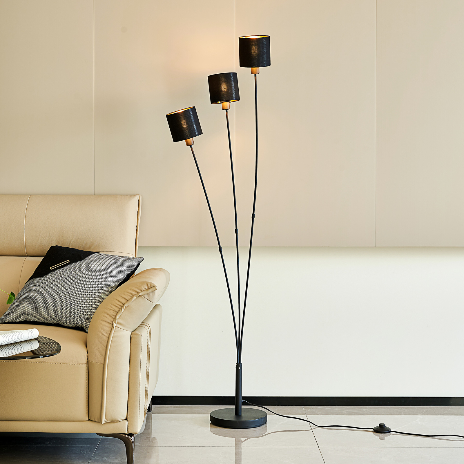 Lindby Kyden vloerlamp, 3-lamps, zwart