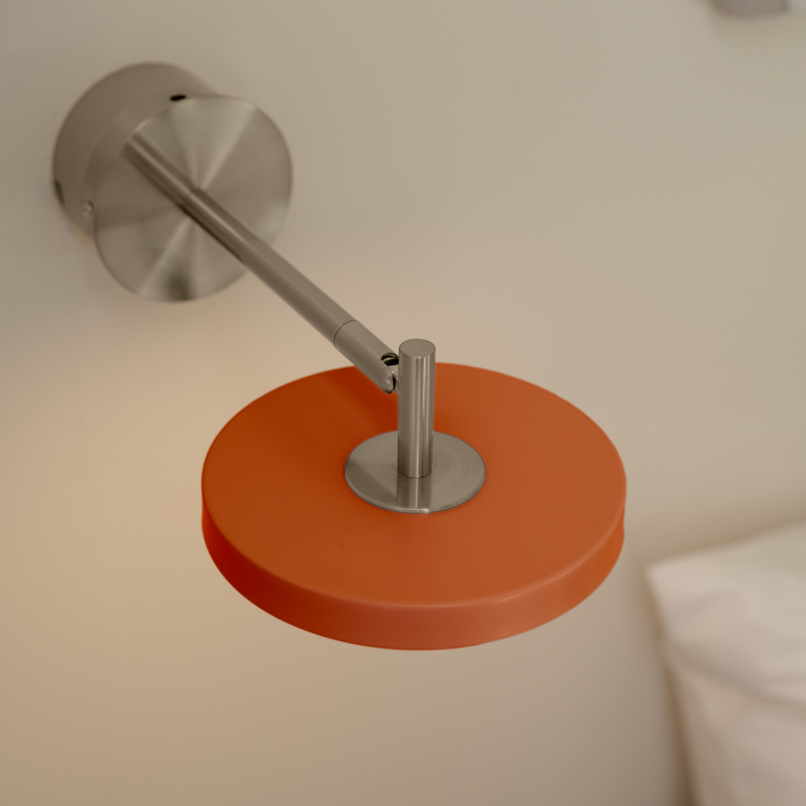 UMAGE LED-Wandlampe Asteria Short, orange, Stahl, Hardwire