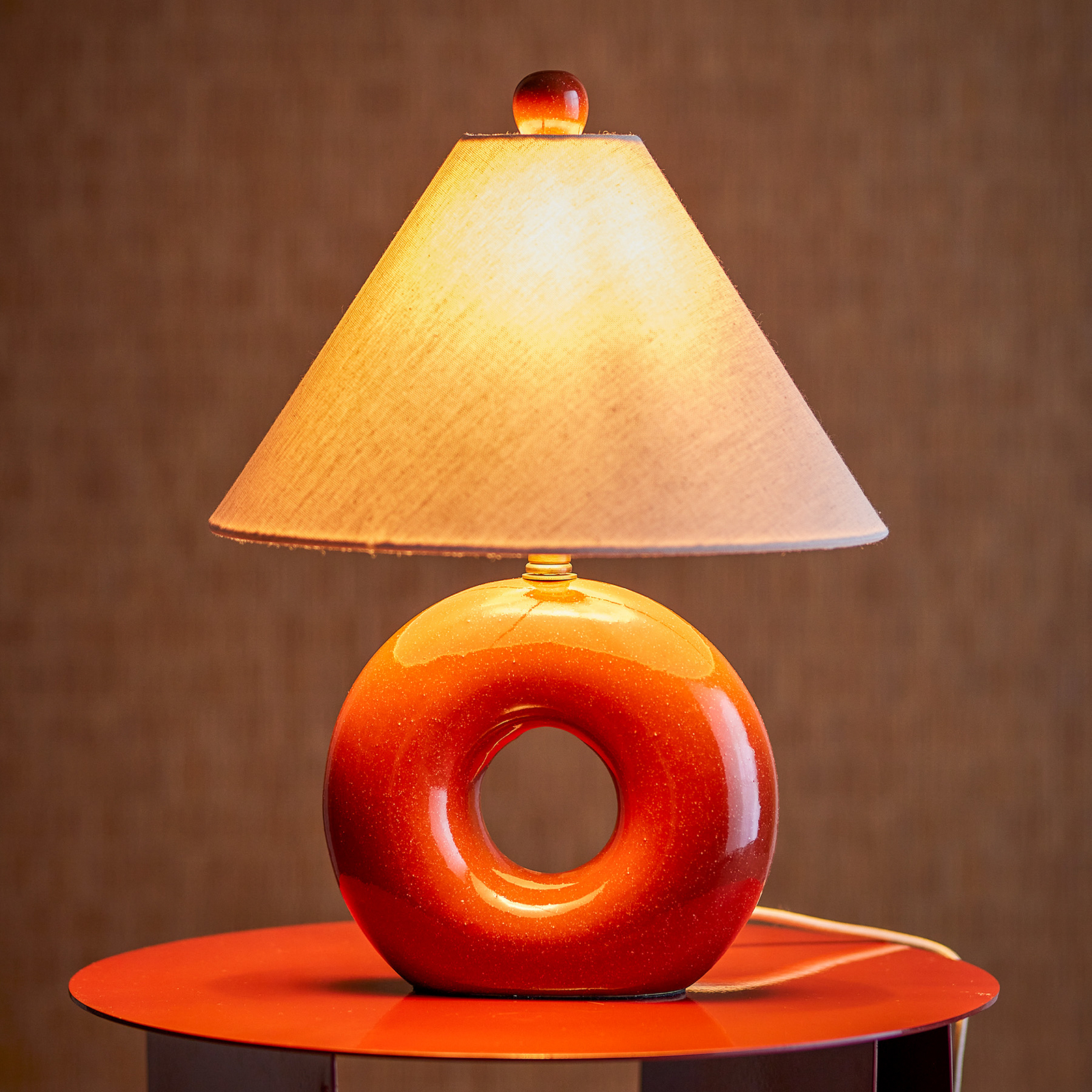 Lampada da tavolo Panja, rosso/crema, altezza 42 cm - Bloomingville