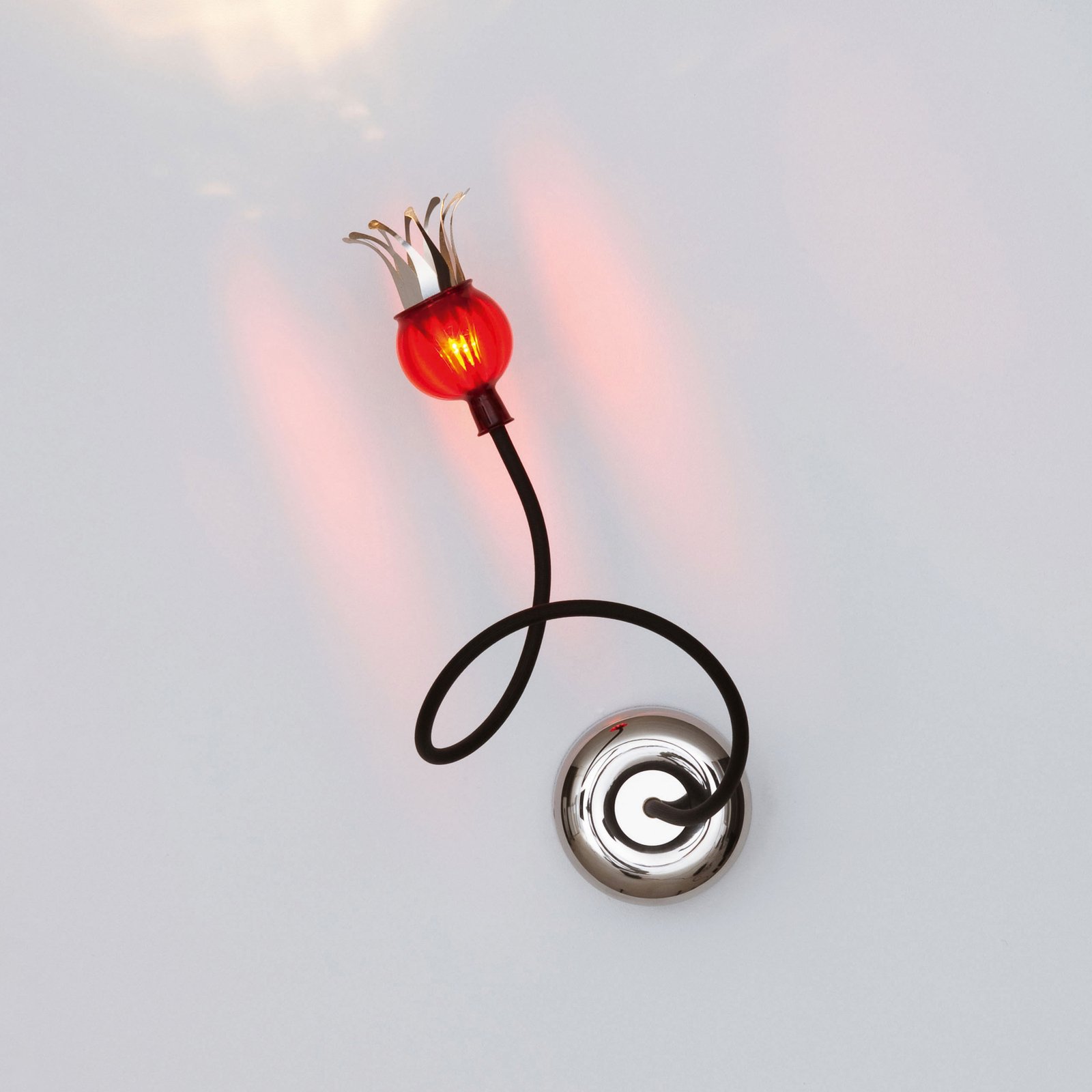 serien.lighting Poppy Deck, 1-lamp zwart/ruby rood