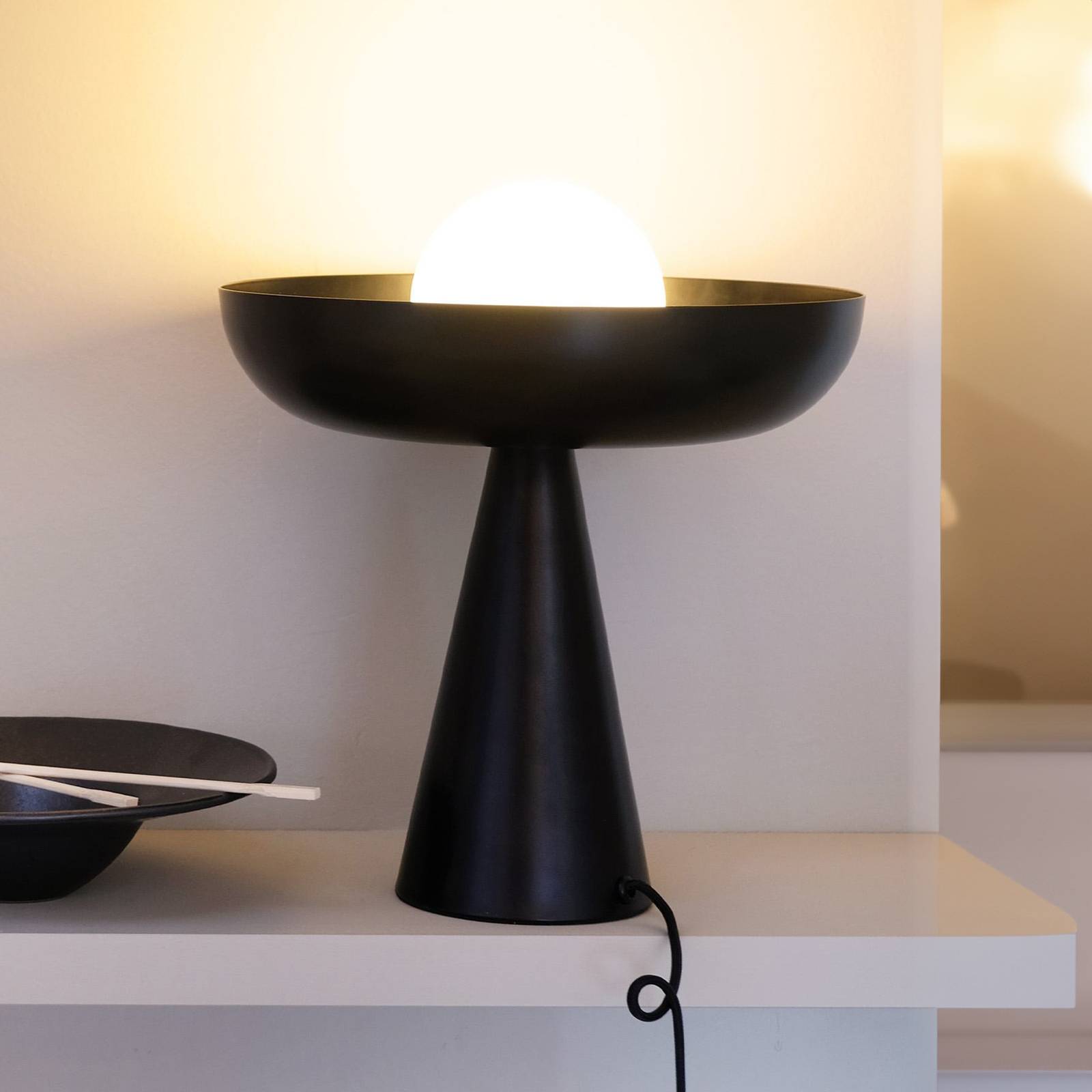 Dyberg Larsen lampe de table Ava noir métal hauteur 35 cm