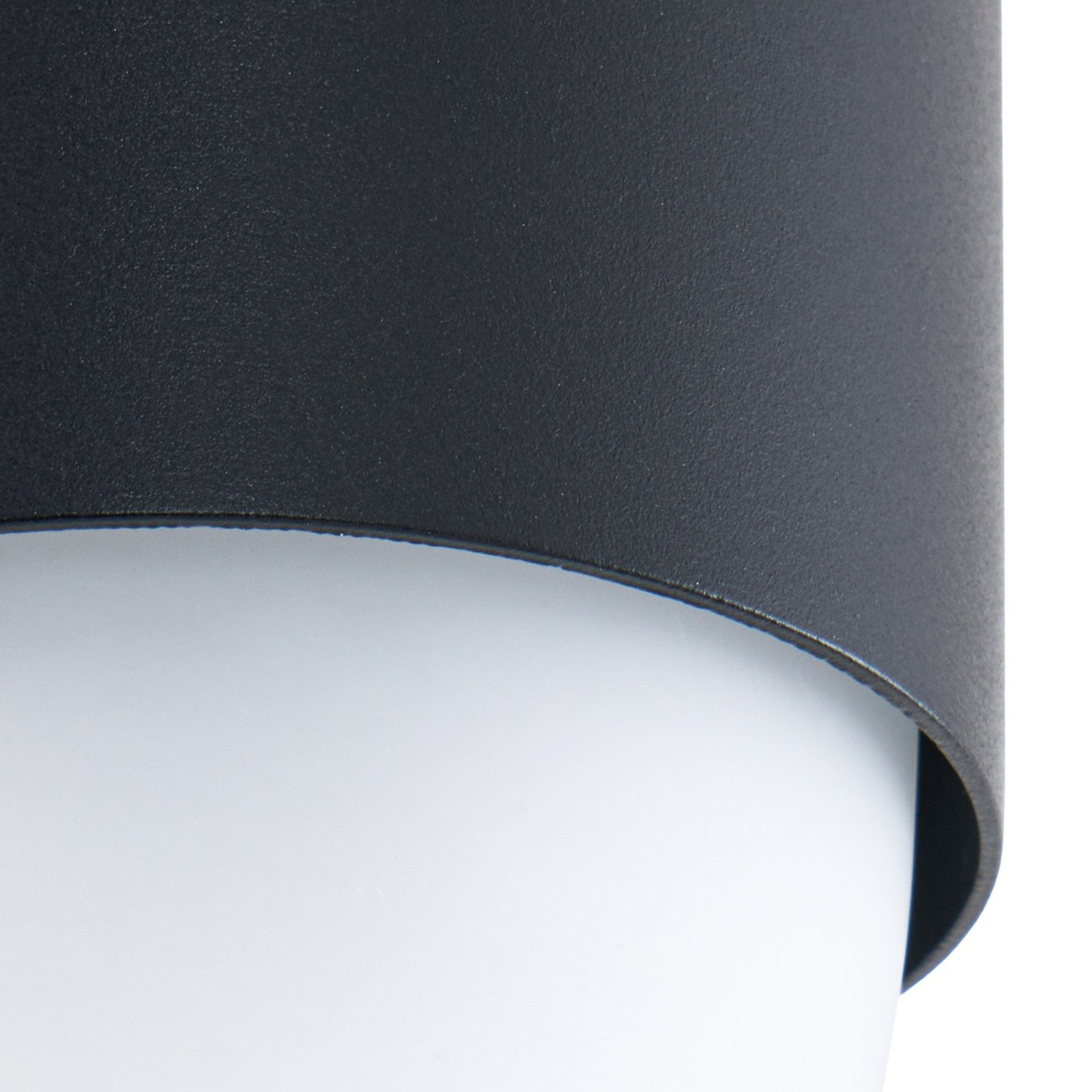 Lindby Außenwandleuchte Pilva, schwarz, Metall, IP44, E27