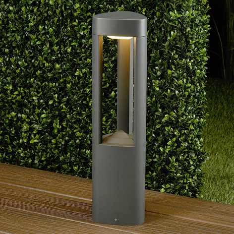 Dreieckige LED-Sockelleuchte Nanna aus Aluminium