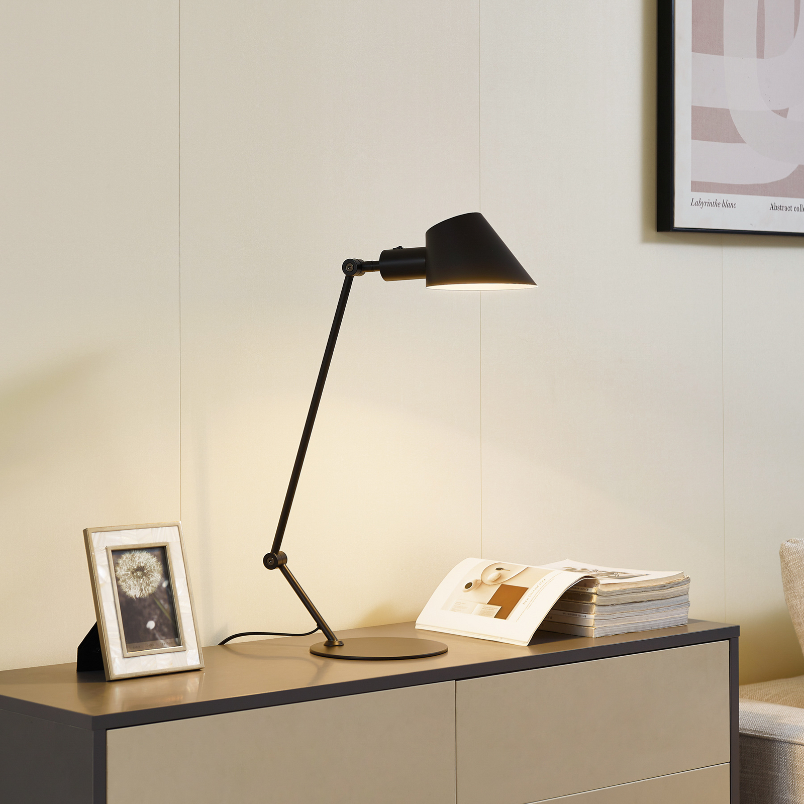 Lindby Tischleuchte Corali, schwarz, Metall, Höhe 64cm