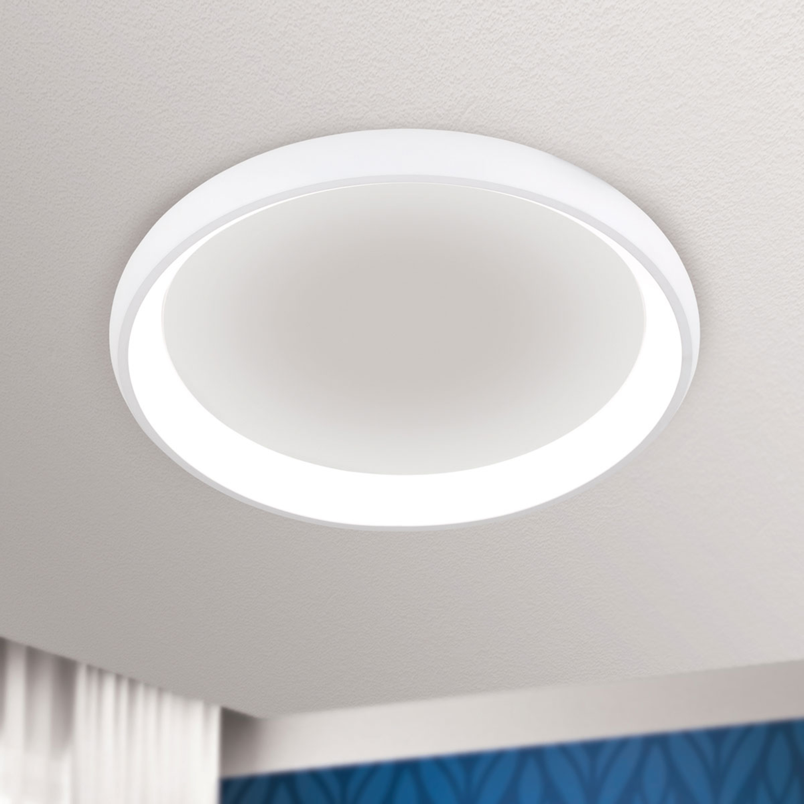 LED-taklampe Venur med innvendig lysutslipp