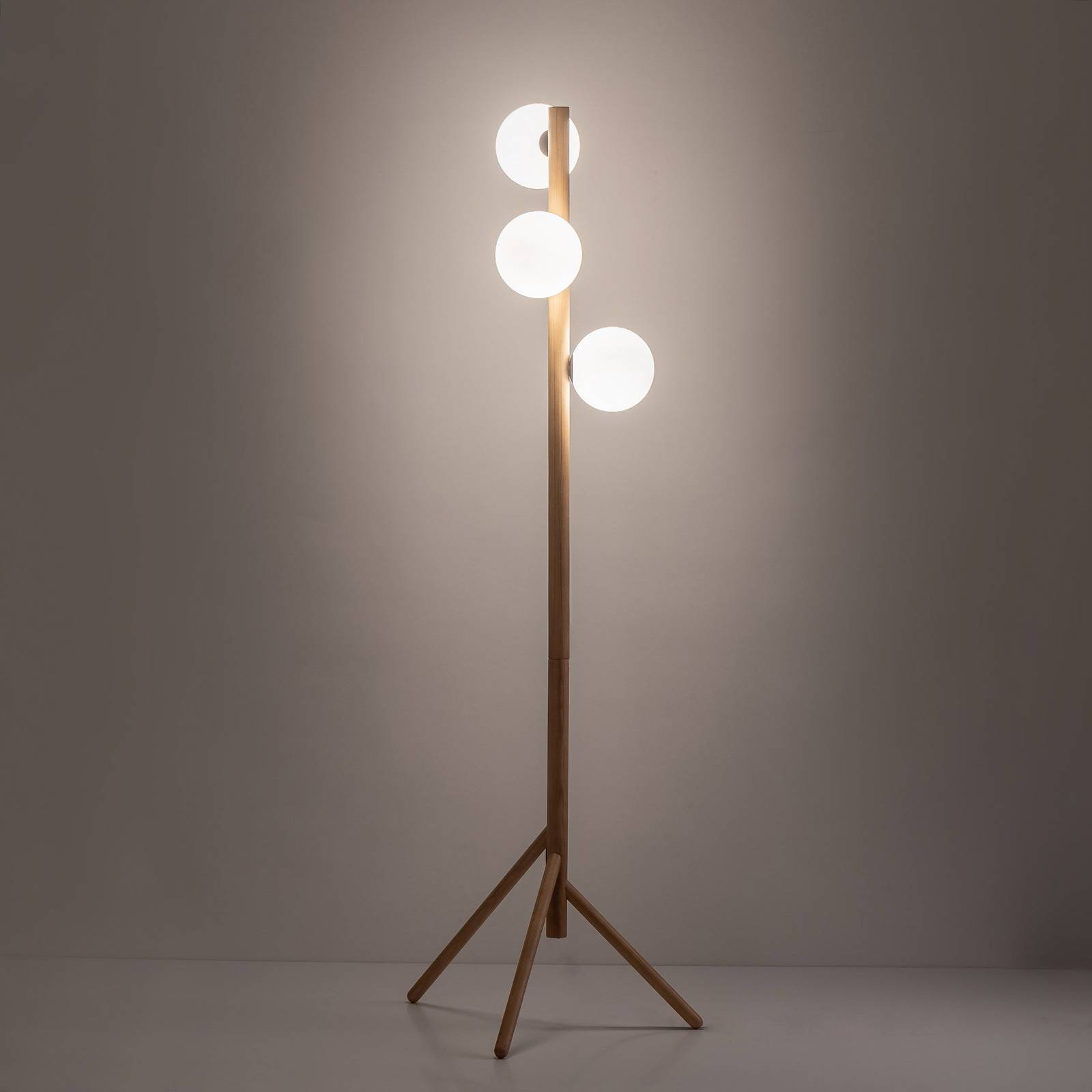 Lampa stojąca Estera, szkło opalowe, drewniana rama, 132 cm, 3-punktowa