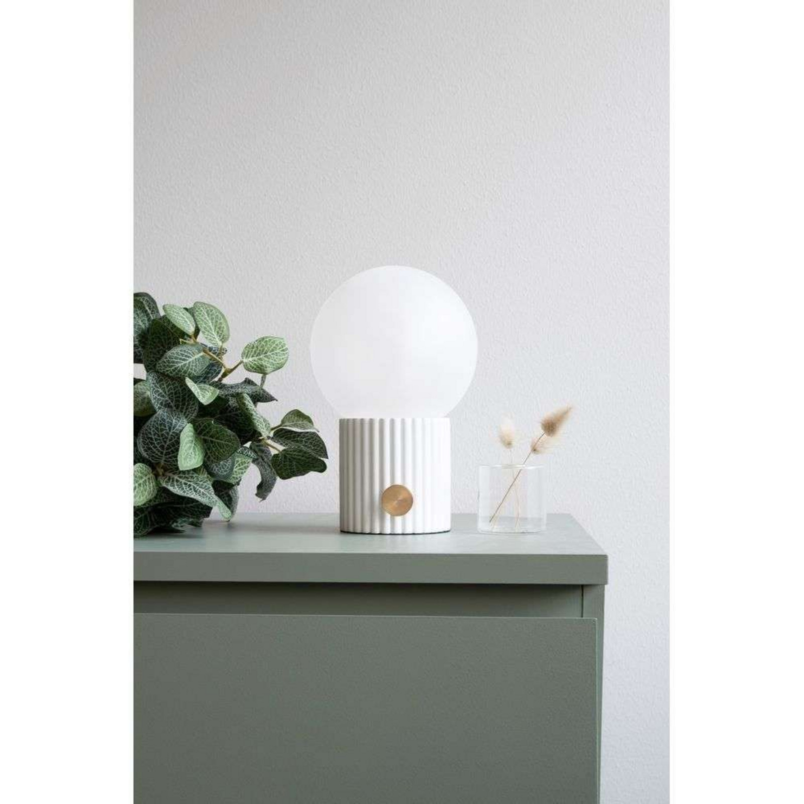 Hubble 15 Bordslampa Vit Globen Lighting - Vardagsrum - Glas