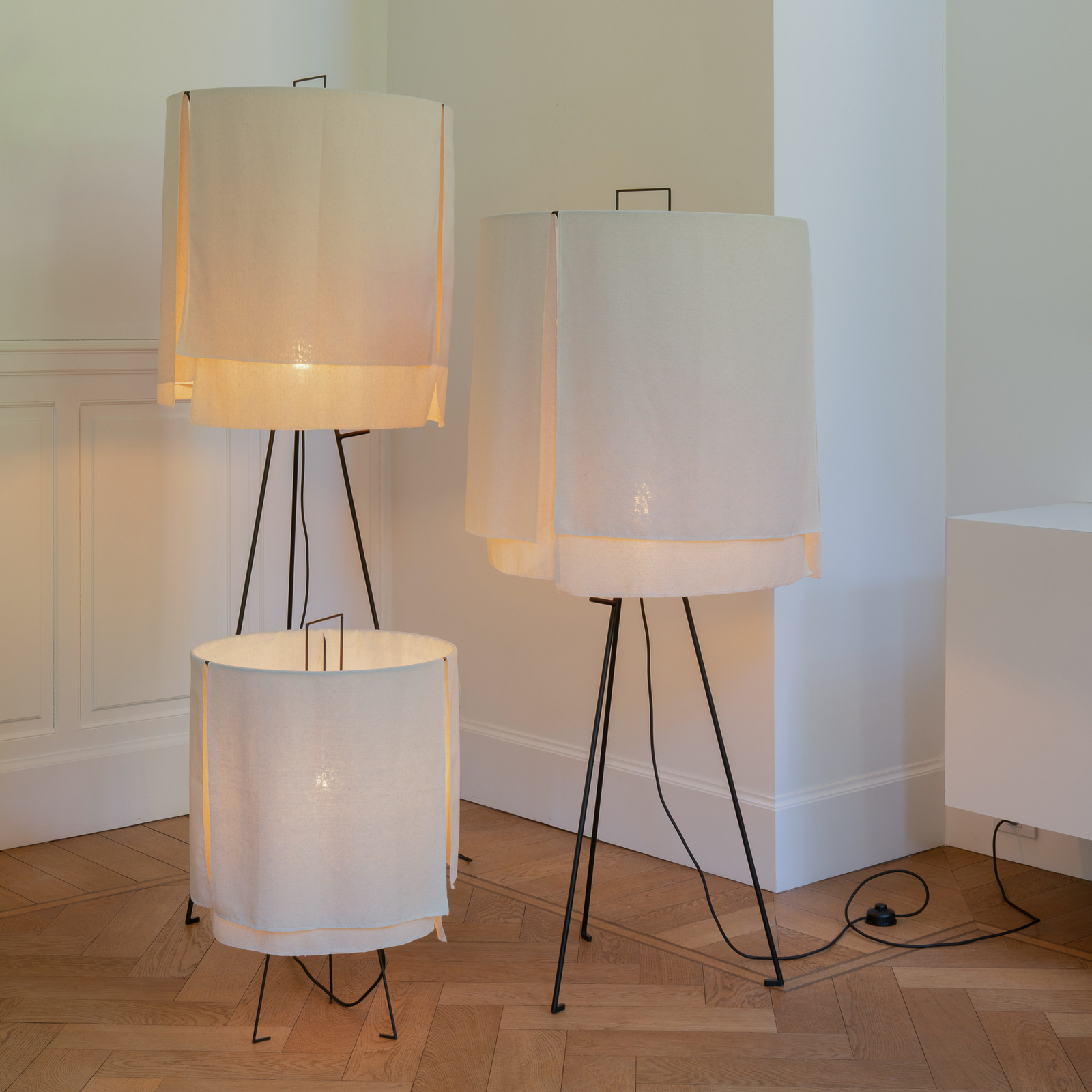 S BLACK BEIGE NOMAD gulvlampe, tekstil, højde 72 cm, E27 – Serax