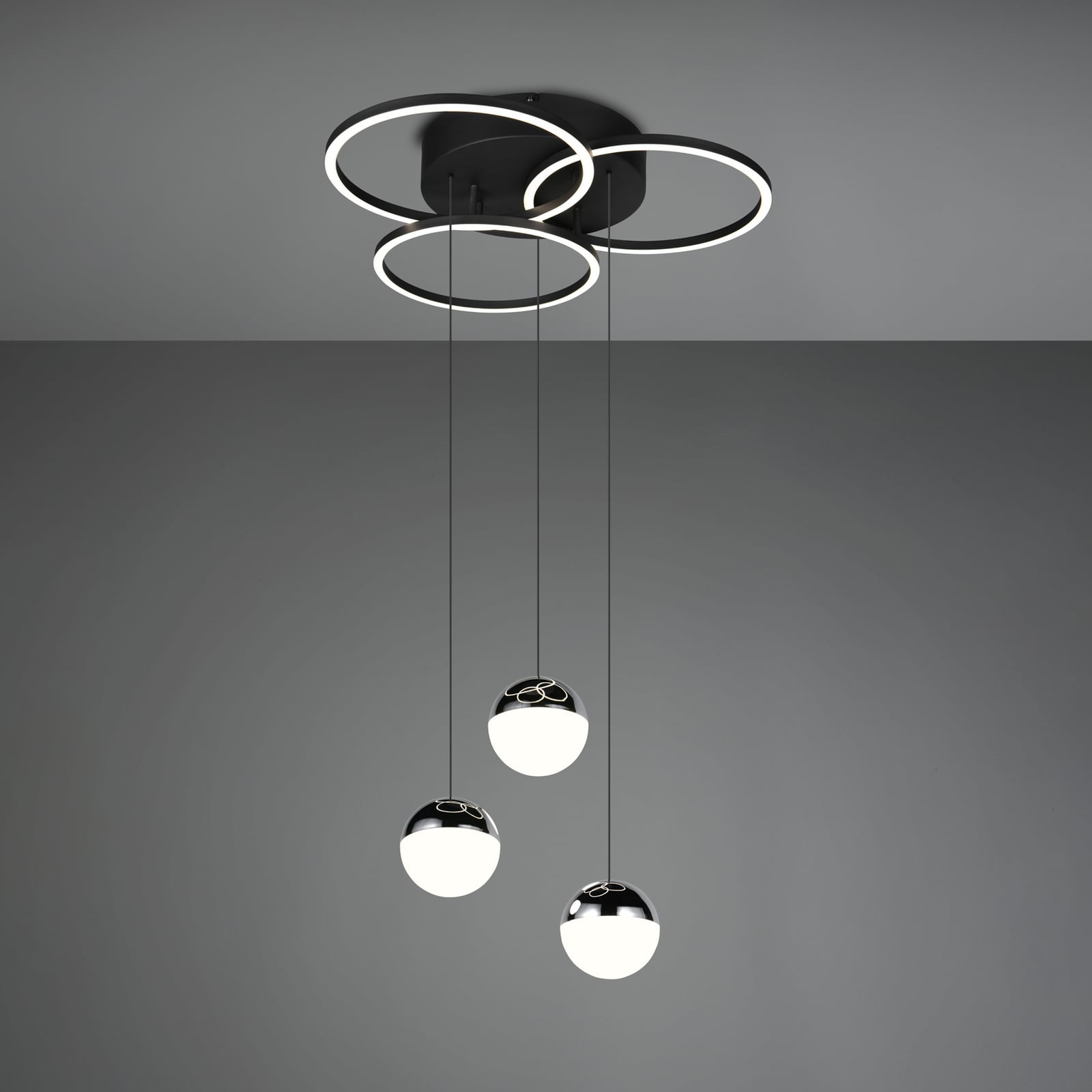 Lampă suspendată cu LED Larino, rotundă, neagră, din metal, CCT, telecomandă Lampă suspendată cu LED Larino, rotundă, neagră, din metal, CCT, telecomandă