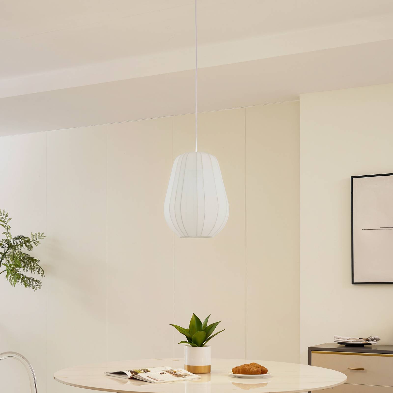 Lampa wisząca Helin marki Lindby, biała, Ø 30 cm, tkanina