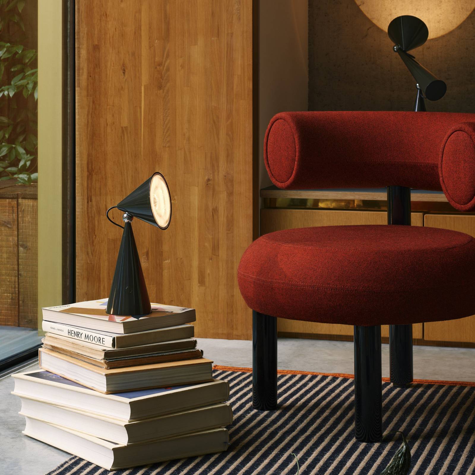 Tom Dixon LED-Akku-Tischlampe Pose, anthrazit, Höhe 25 cm günstig online kaufen