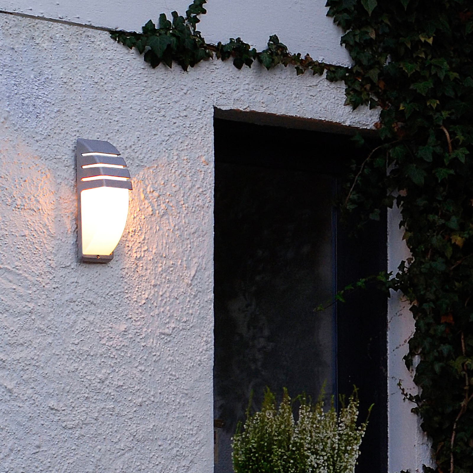 Decorative designer outdoor wall light City ESL