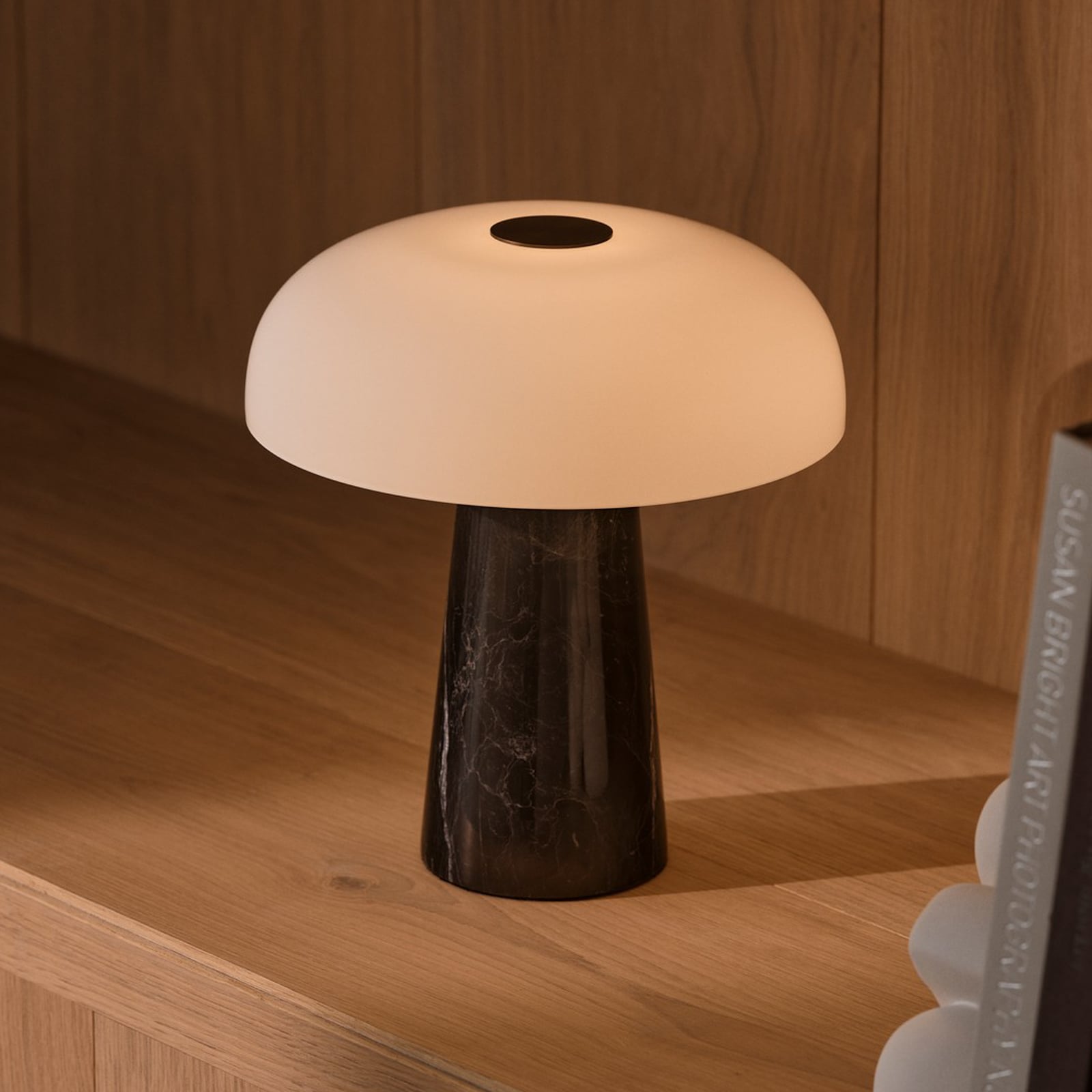 Glossy mini, LED-Akku-Tischleuchte, Marmor schwarz, Nordlux