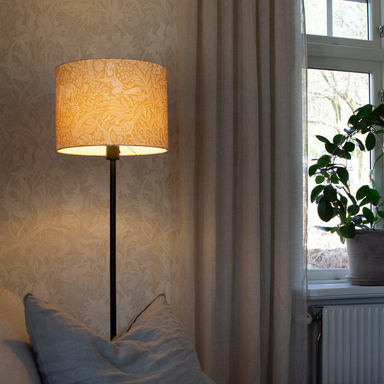 Stehleuchte Amy, gelb/schwarz, Höhe 150 cm, Textil, E27