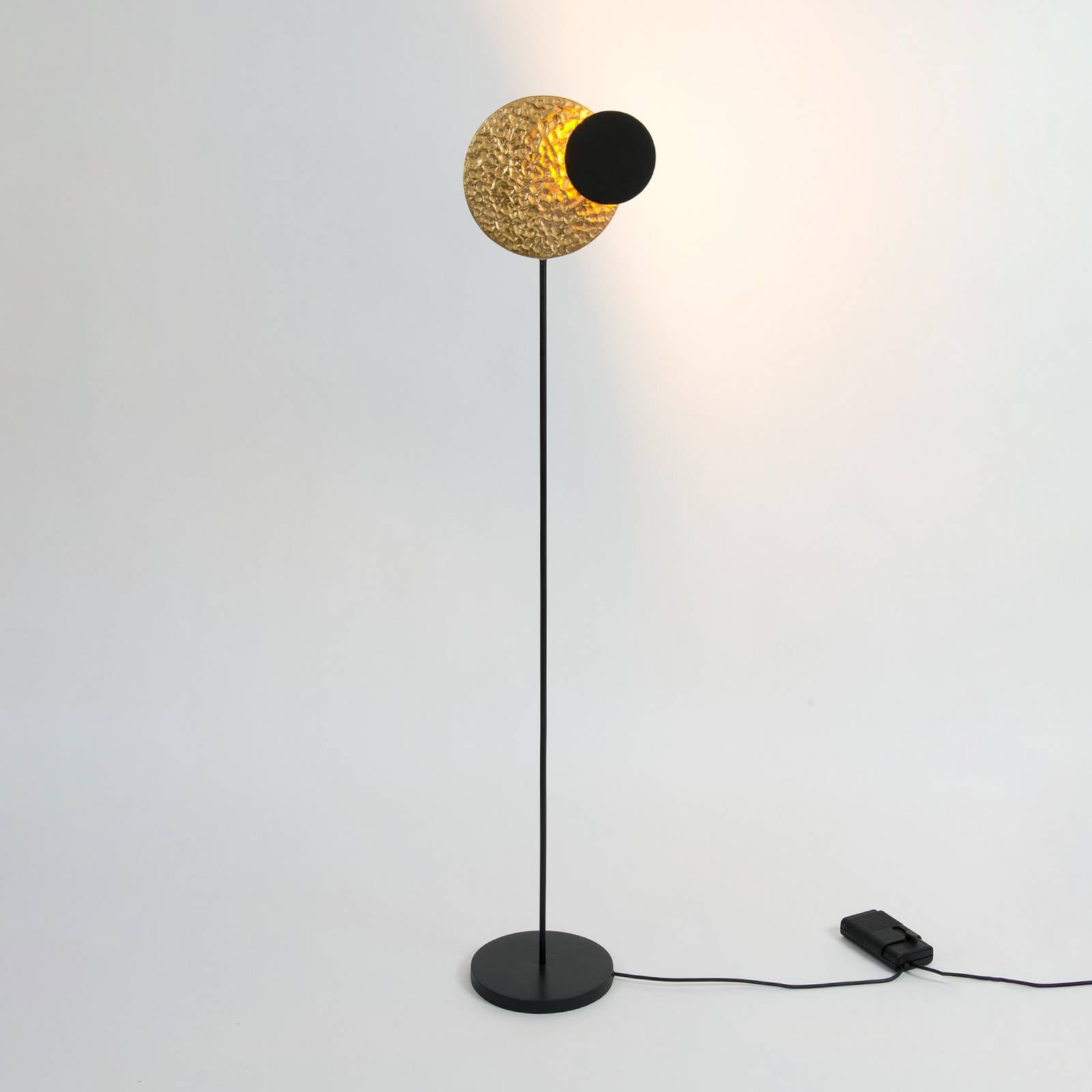 LED-gulvlampe INFINITY TERRA sort/guld, højde 132 cm, metal