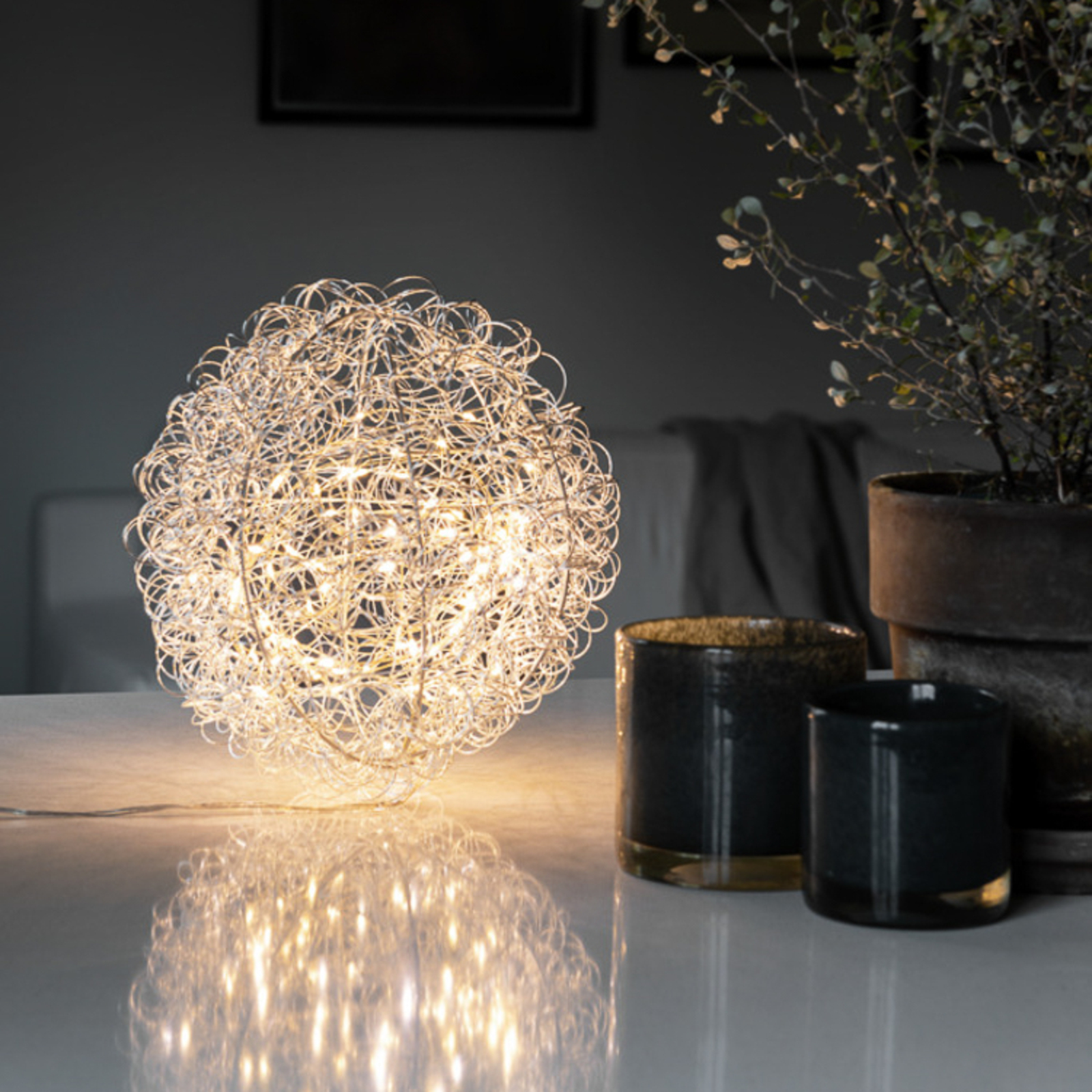 LED decorative light wire ball, Ø 25cm, 80 LEDs