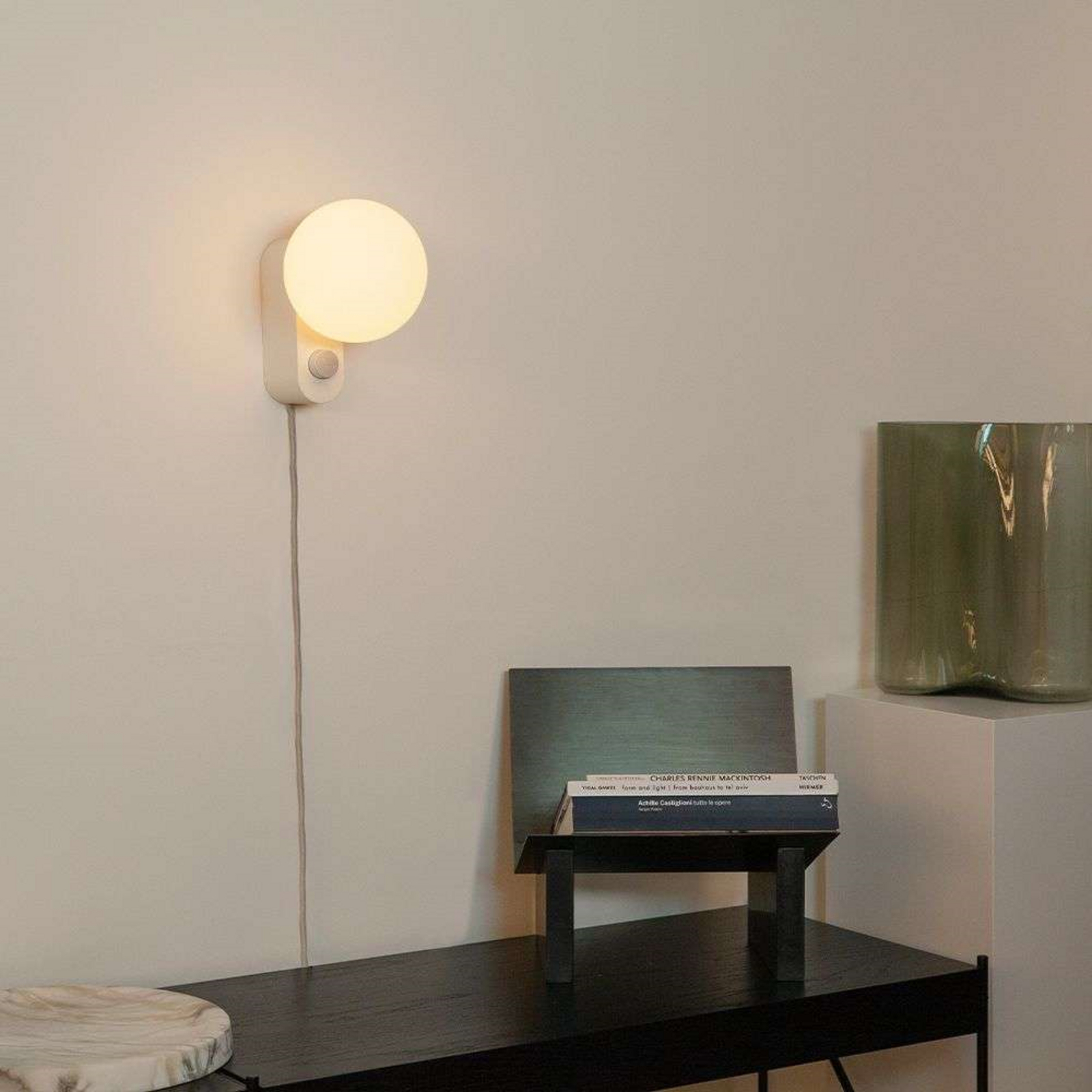 Alumina Bordslampa Chalk w/Sphere IV - Tala