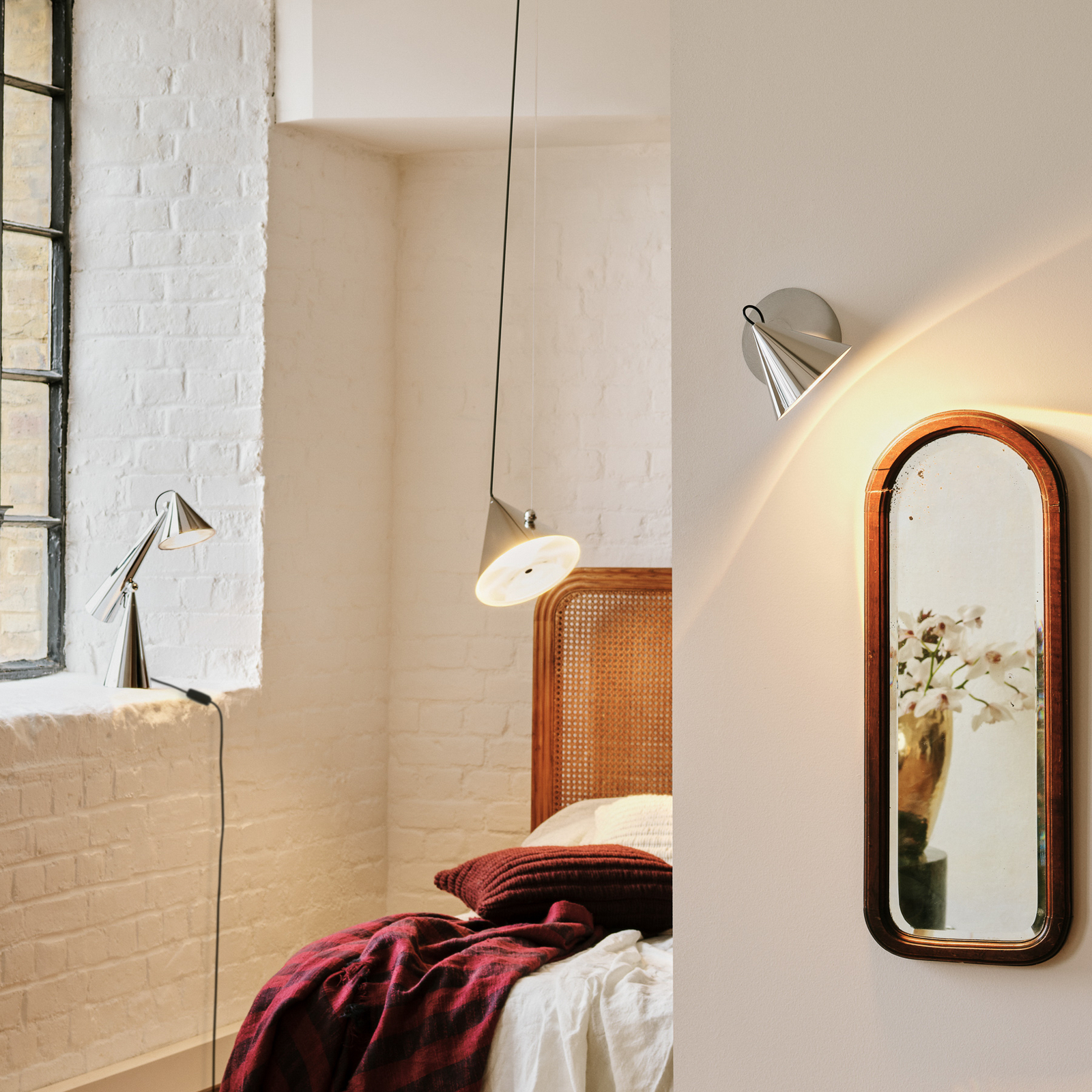 Tom Dixon LED wall light Pose, silver, 21 cm, plastic Tom Dixon LED wall light Pose, silver, 21 cm, plastic