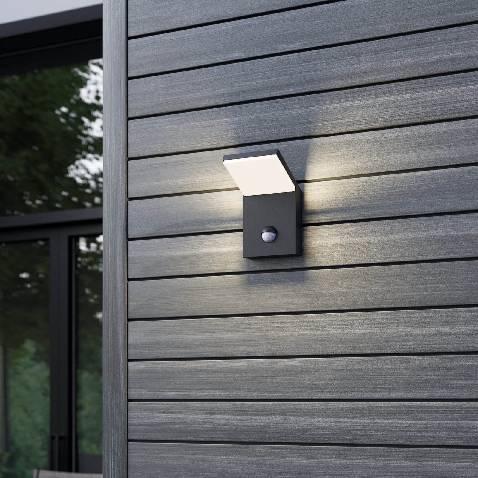 LED-utomhusvägglampa Nevio med rörelsesensor