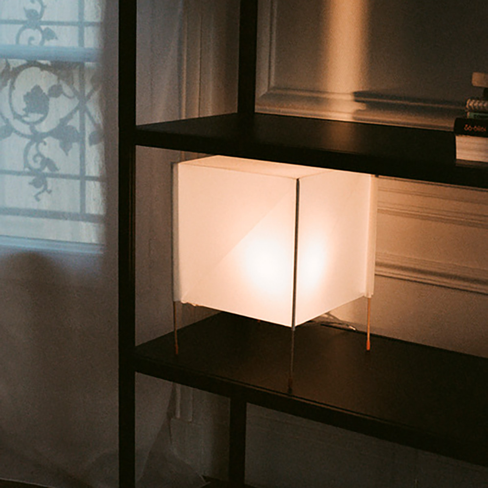 Lampada da tavolo Paper Cube di HAY