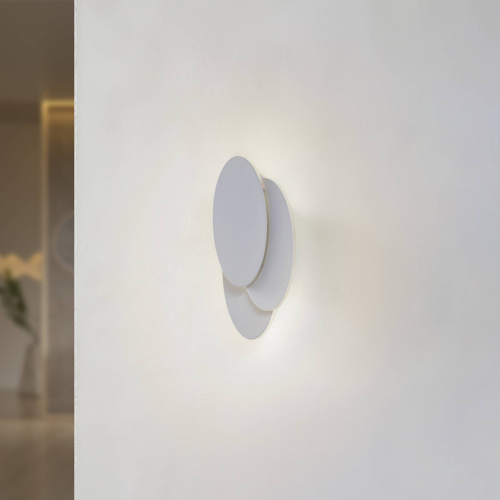 Lindby LED-Wandleuchte Kolme, weiß, Kunststoff, 28 cm günstig online kaufen