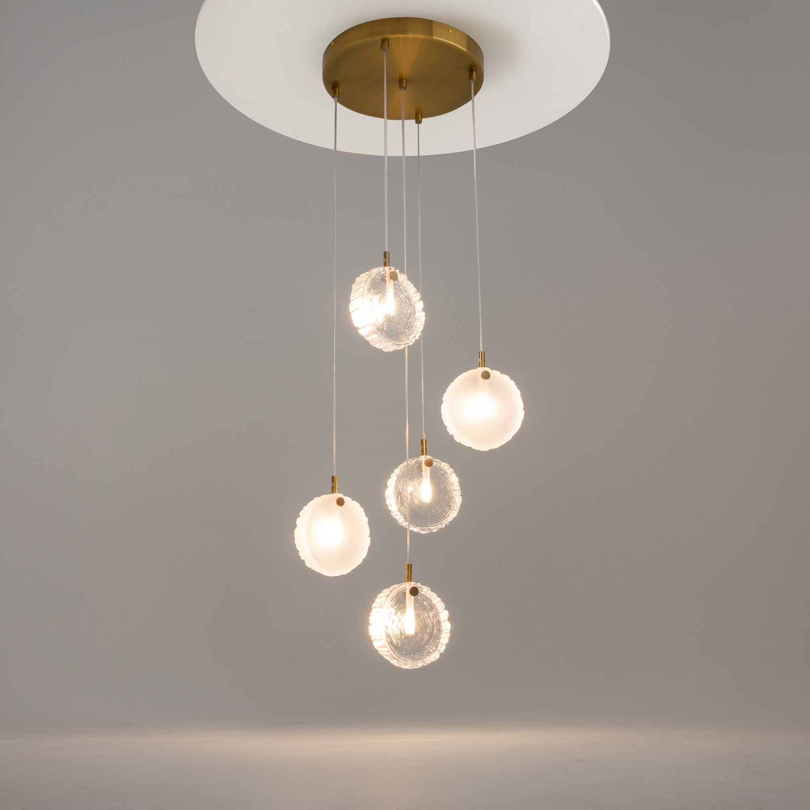 Maytoni Frozen pendant light, 5-bulb, white / brass, glass