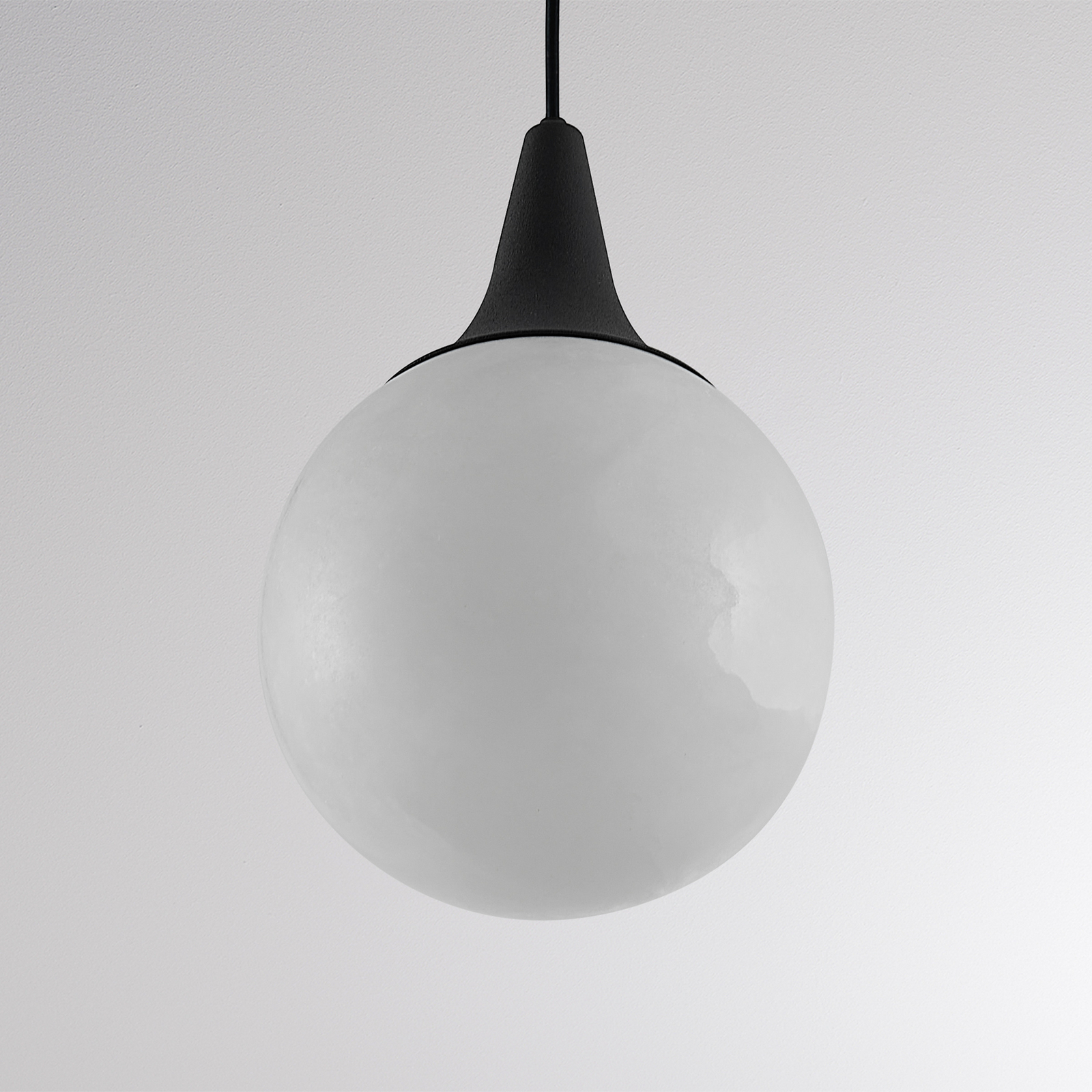 Lampă suspendată LED ARE, negru, alabastru, Ø 8 cm, CCT, DALI