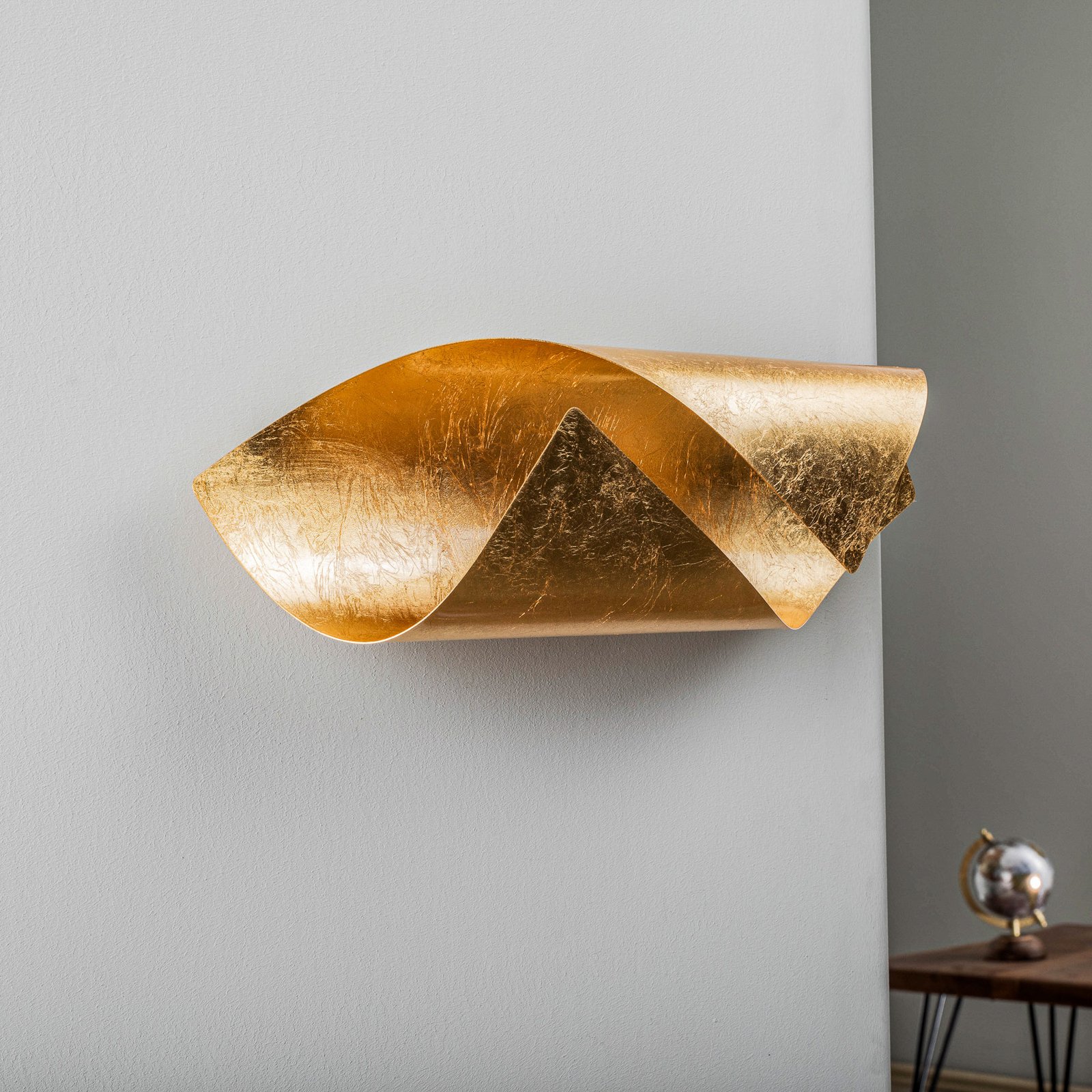Lindby Wrenjo LED wall lamp, gold, 45 cm