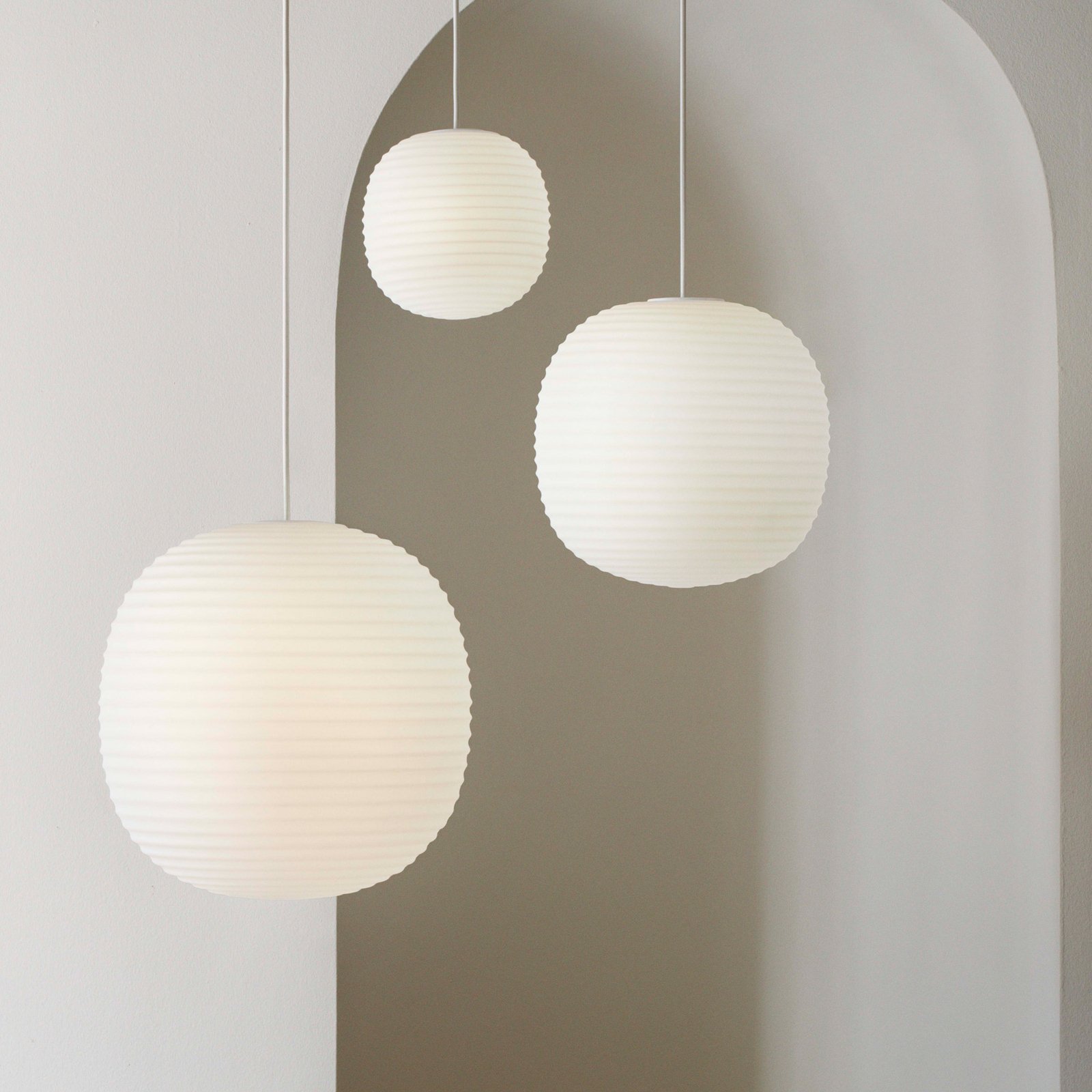 "New Works Lantern Medium" pakabinamas šviestuvas, Ø 30 cm