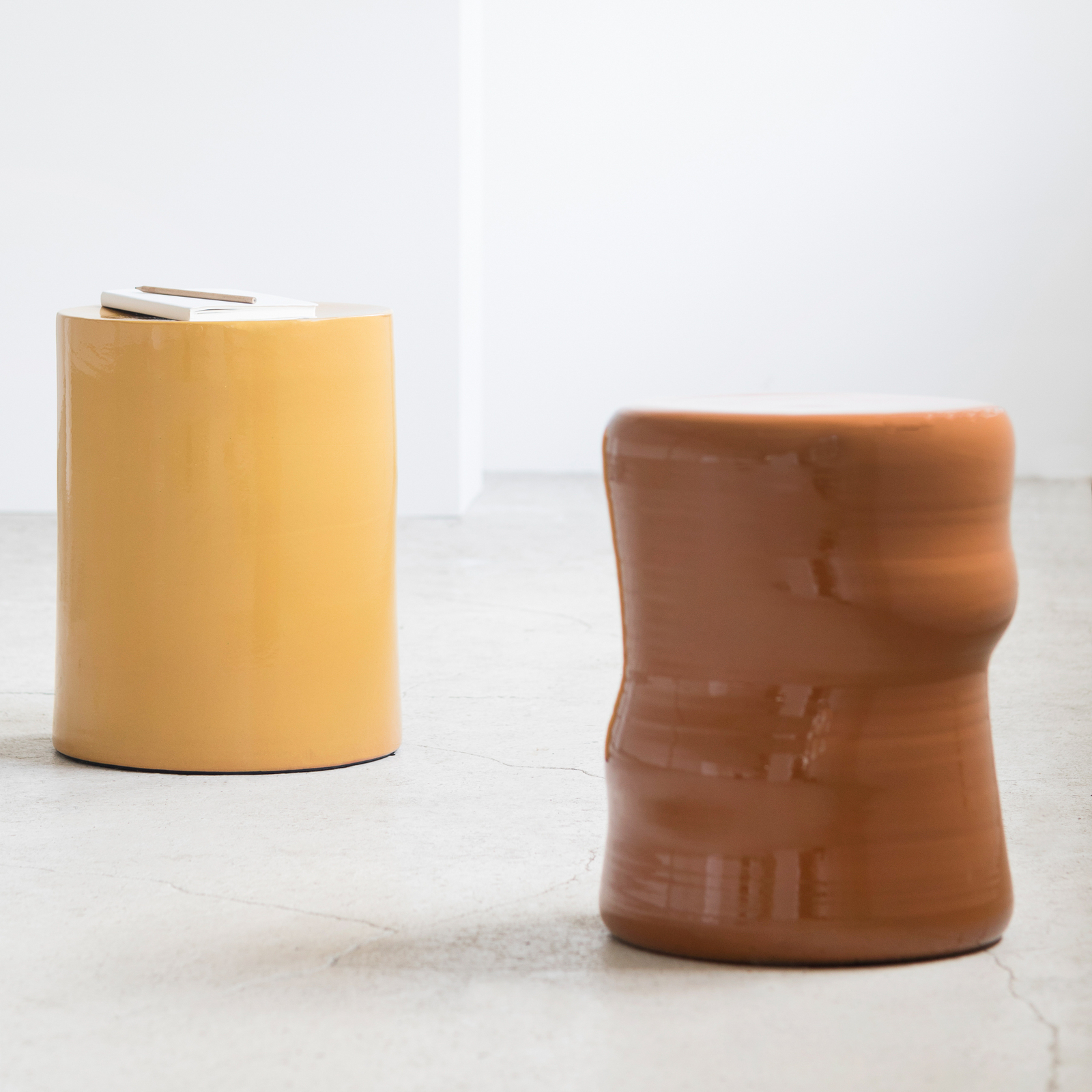 ORGANIC STOOL RUST PAWN Sidebord/skammel, rustbrun, højde 43 cm – Serax