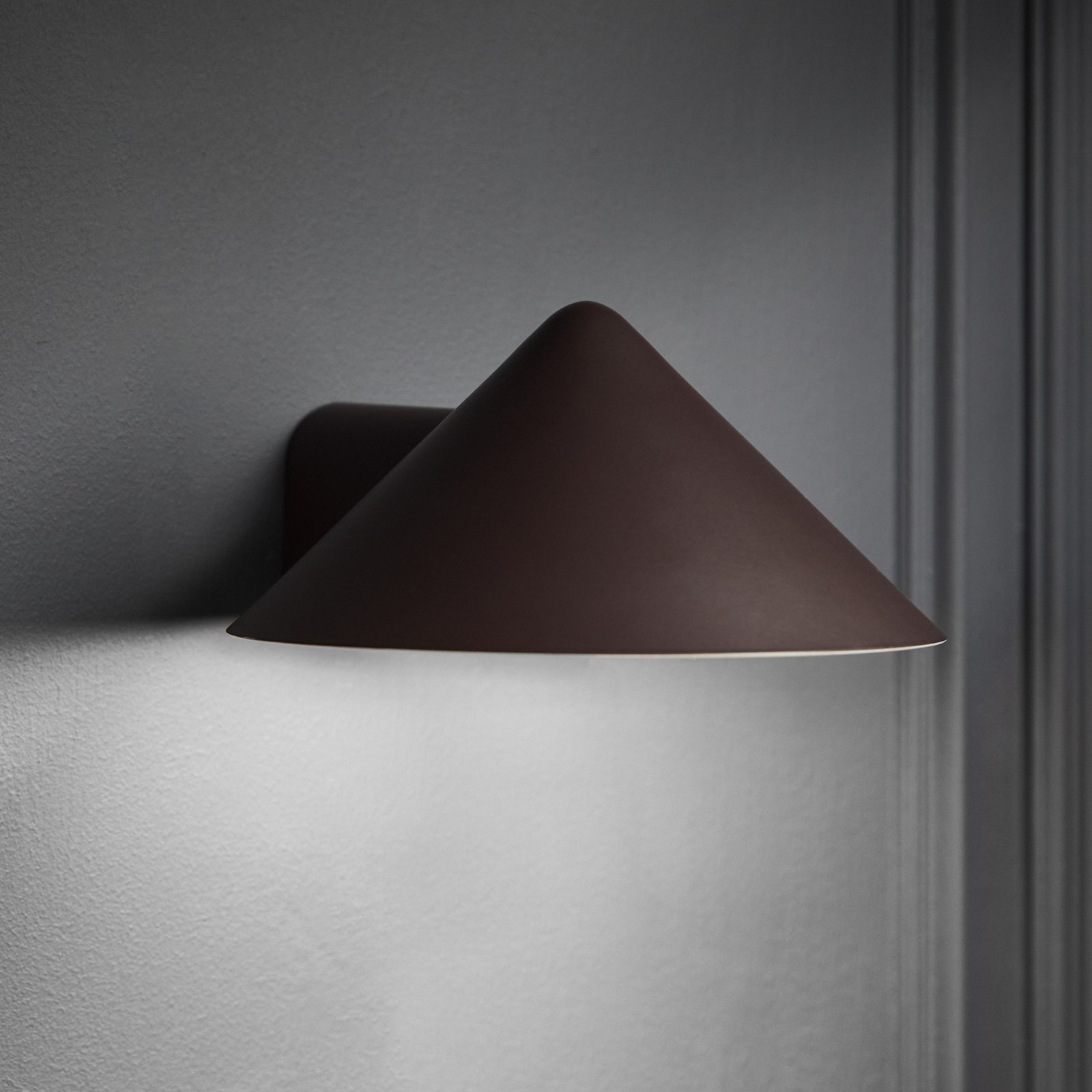 FRANDSEN Aplique de pared LED Grasp, rojo oscuro, ancho 15 cm