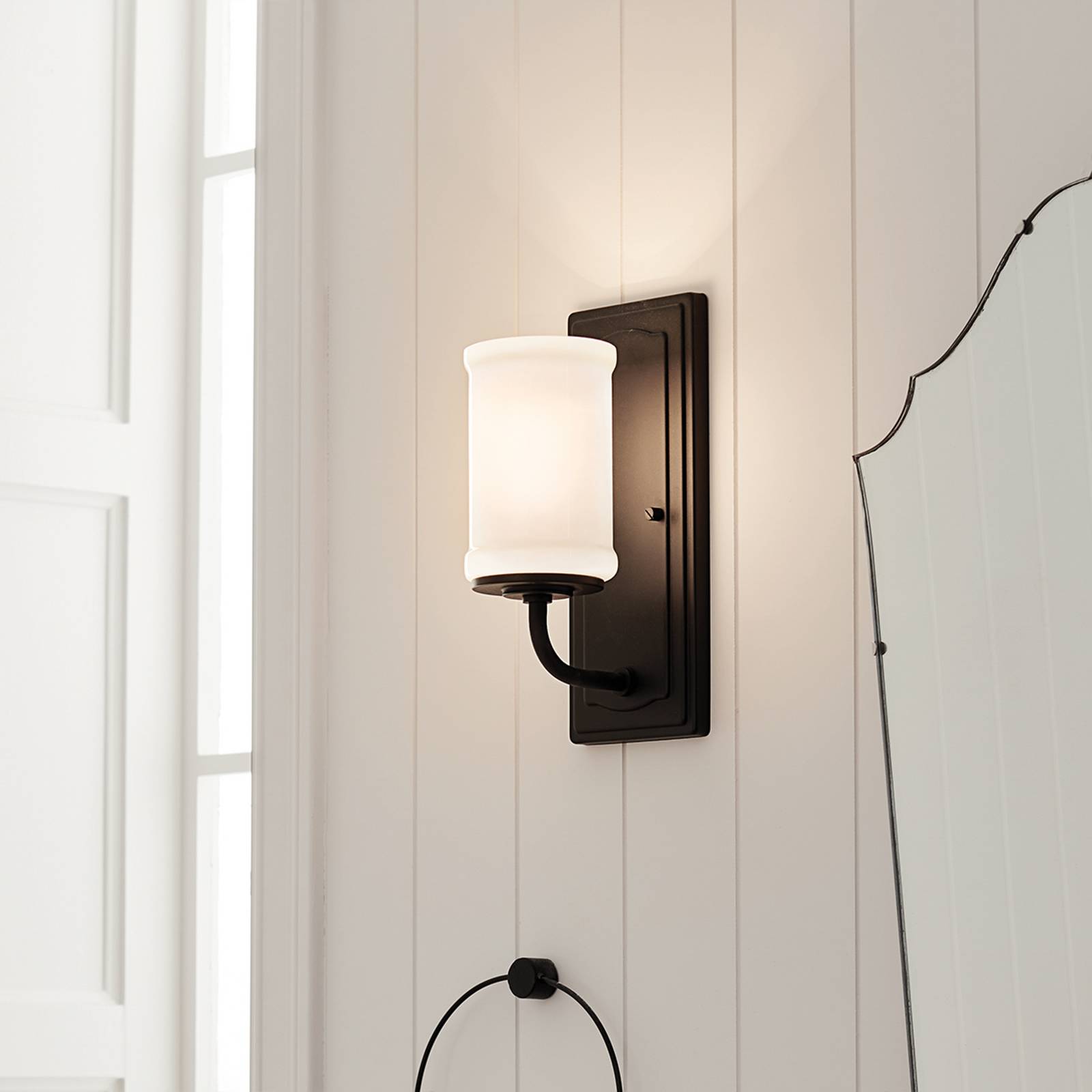 KICHLER Wandlamp Vetivene, zwart, hoogte 31 cm, metaal, IP44 G9-LED