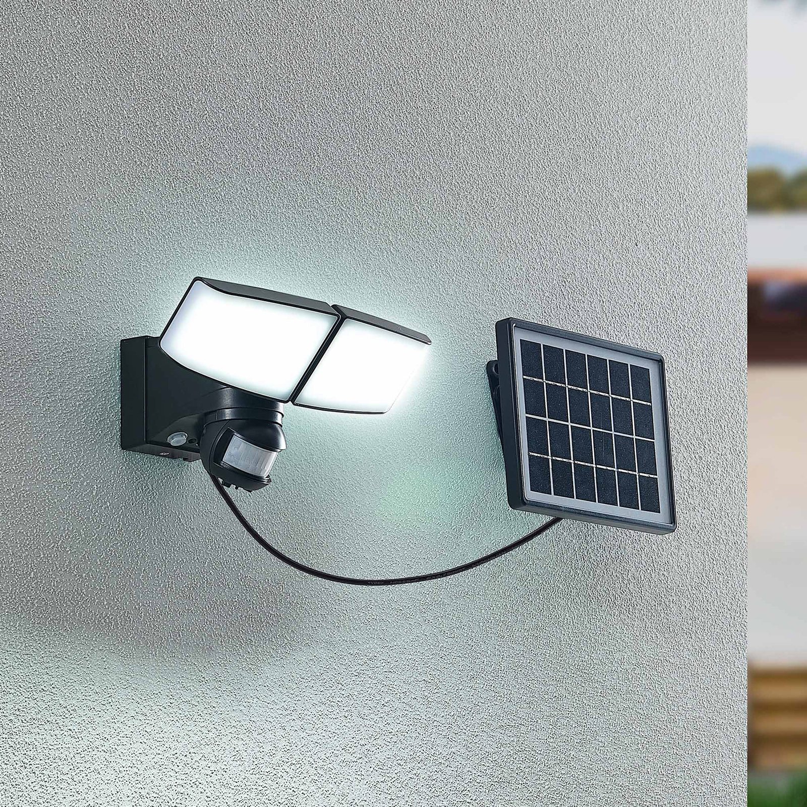 Prios Kalvito LED-solcellevægspot, sensor 2 lk