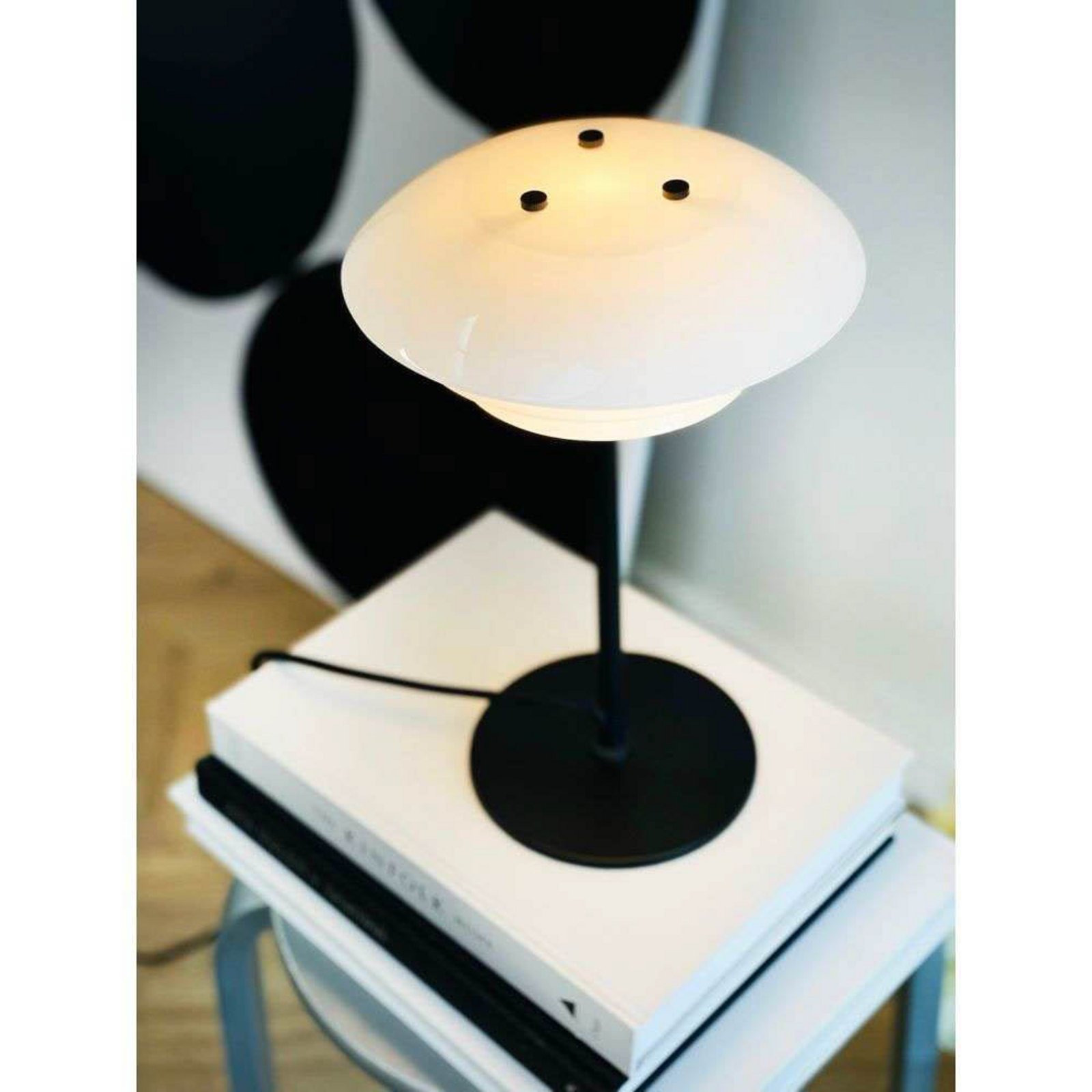 DL20 Candeeiro de Mesa Opal/Black - DybergLarsen