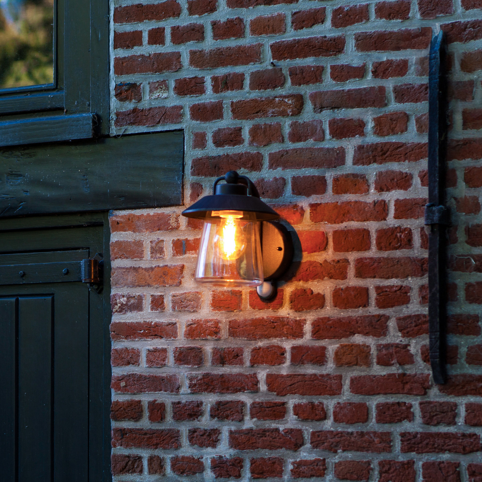 CATE vanjska zidna svjetiljka s senzorom, crna, 22 cm, IP44, E27