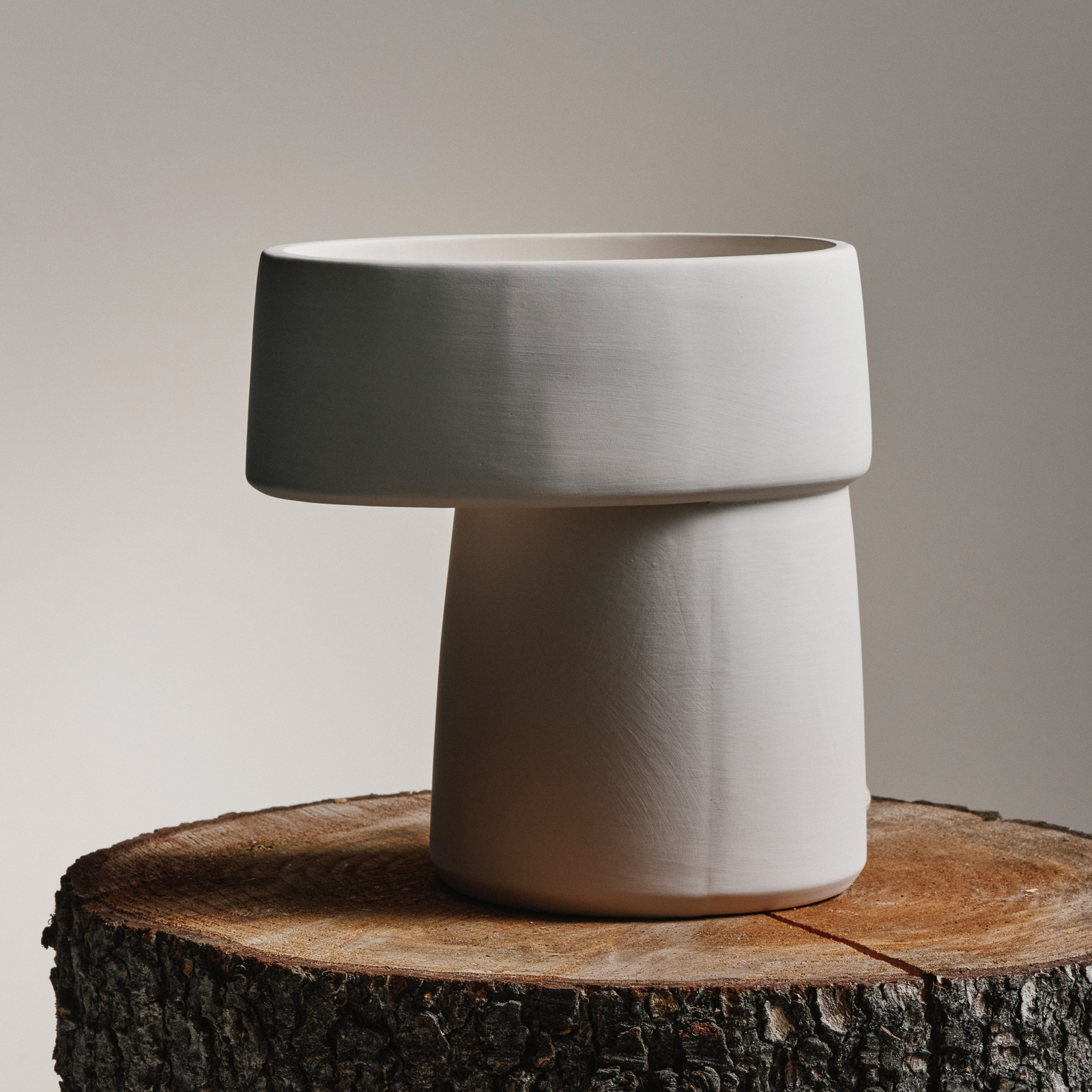 WHITE ROMÉ 01 bordlampe, beige, stentøj, højde 23,5 cm, E14 – Serax