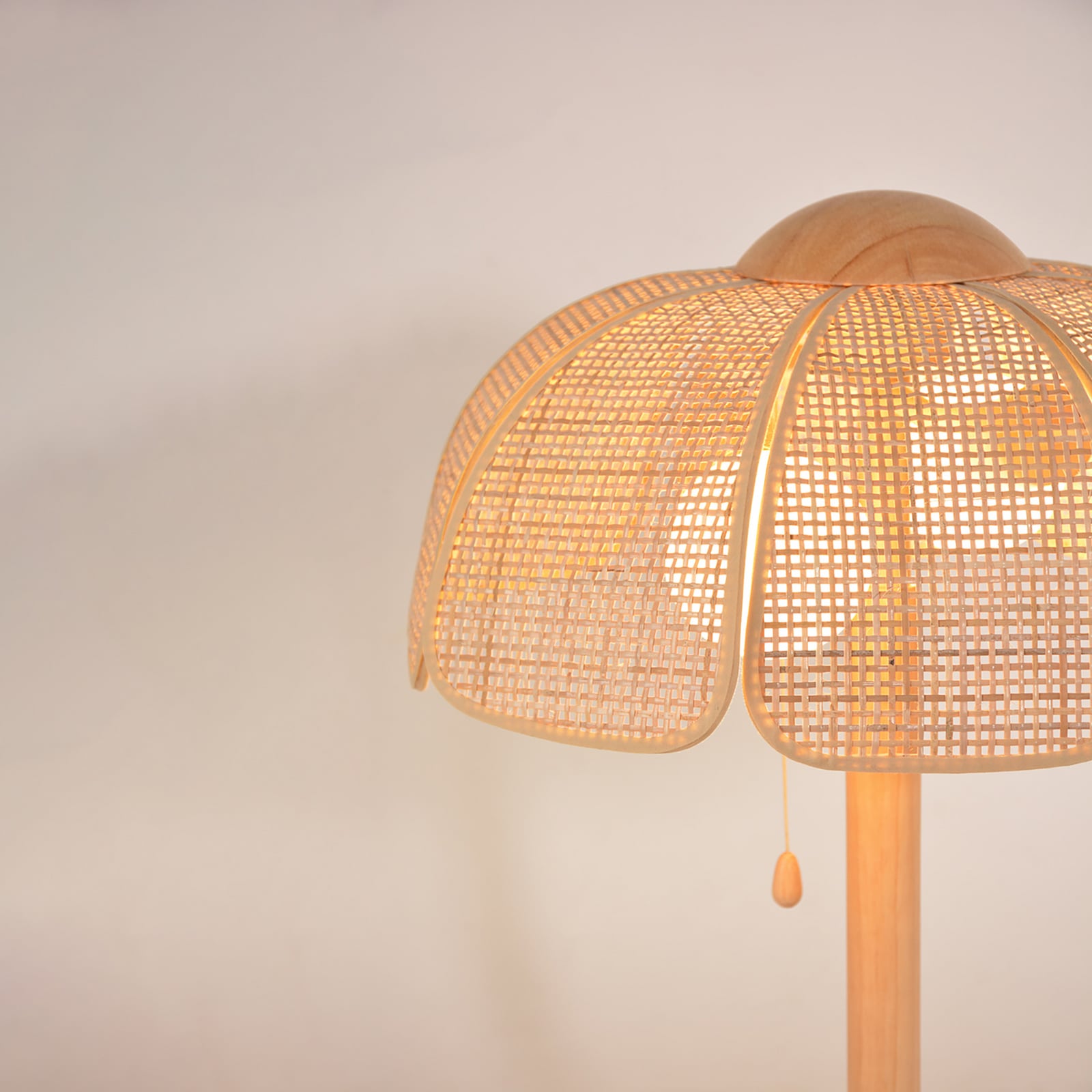 MARKET SET bordlampe Coquillage, flettet rør/tre, E27