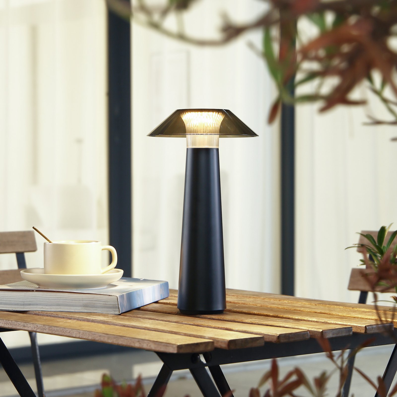 Lindby LED dobíjacia vonkajšia stolová lampa Gomba, čierna, stmievateľná