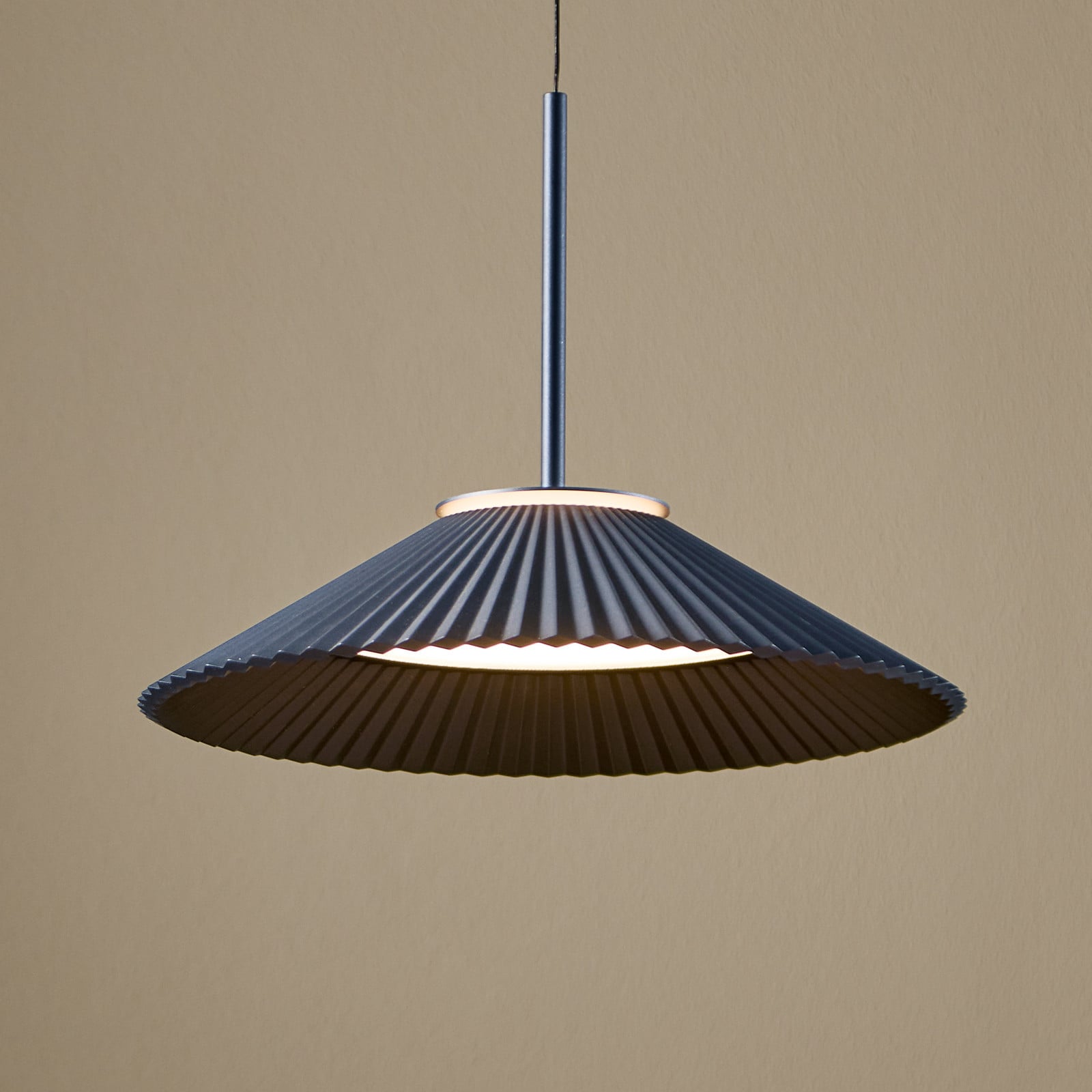 Ballerina LED-riippuvalaisin, tummansininen, Ø 35 cm – LOOM DESIGN - Olohuone - Moderni - Alumiini - Yksilamppuinen