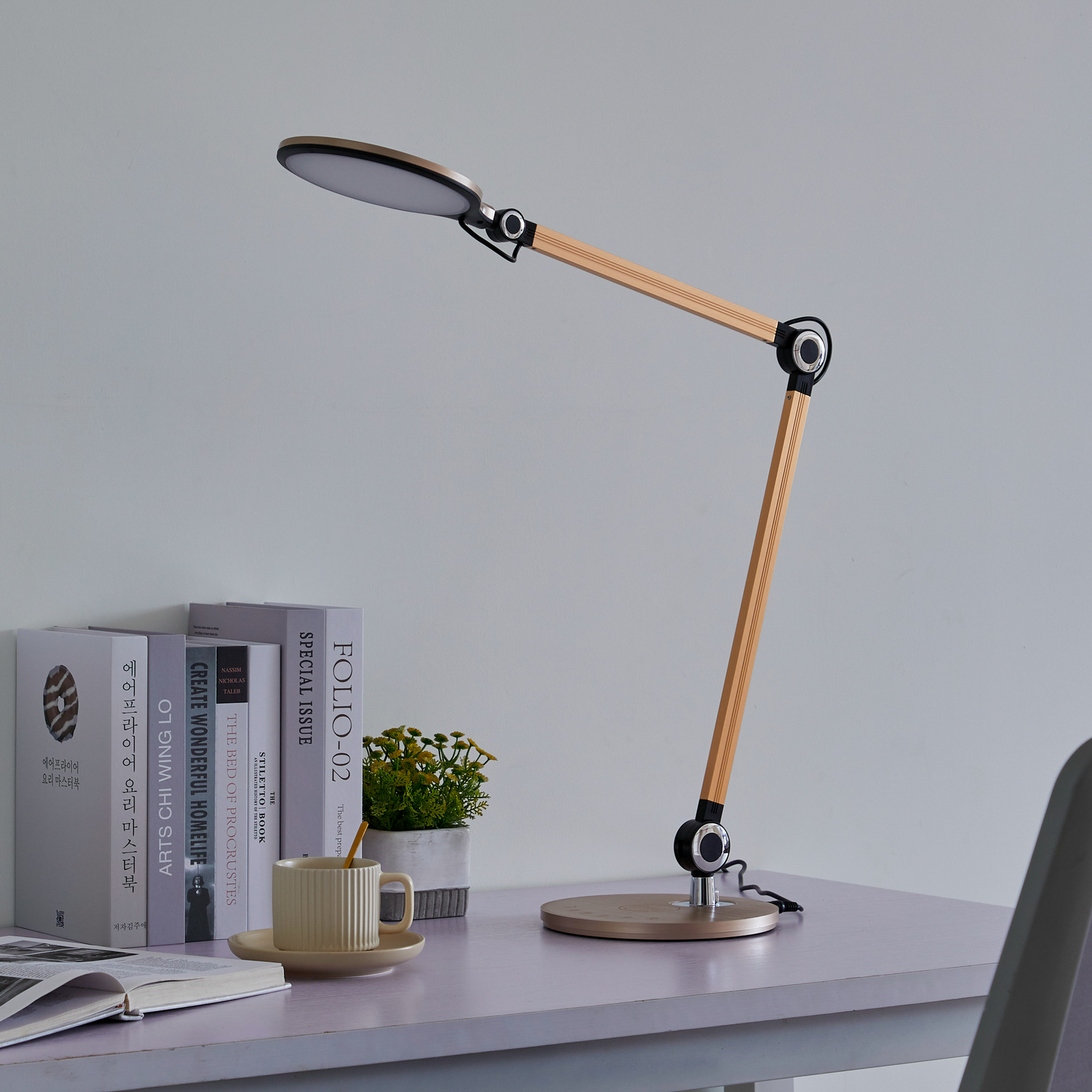 Lindby LED bordslampa Nyxaris Guld Metall CCT 50 Cm Lamp24 se Lindby LED bordslampa Nyxaris Guld Metall CCT 50 Cm Lamp24 se