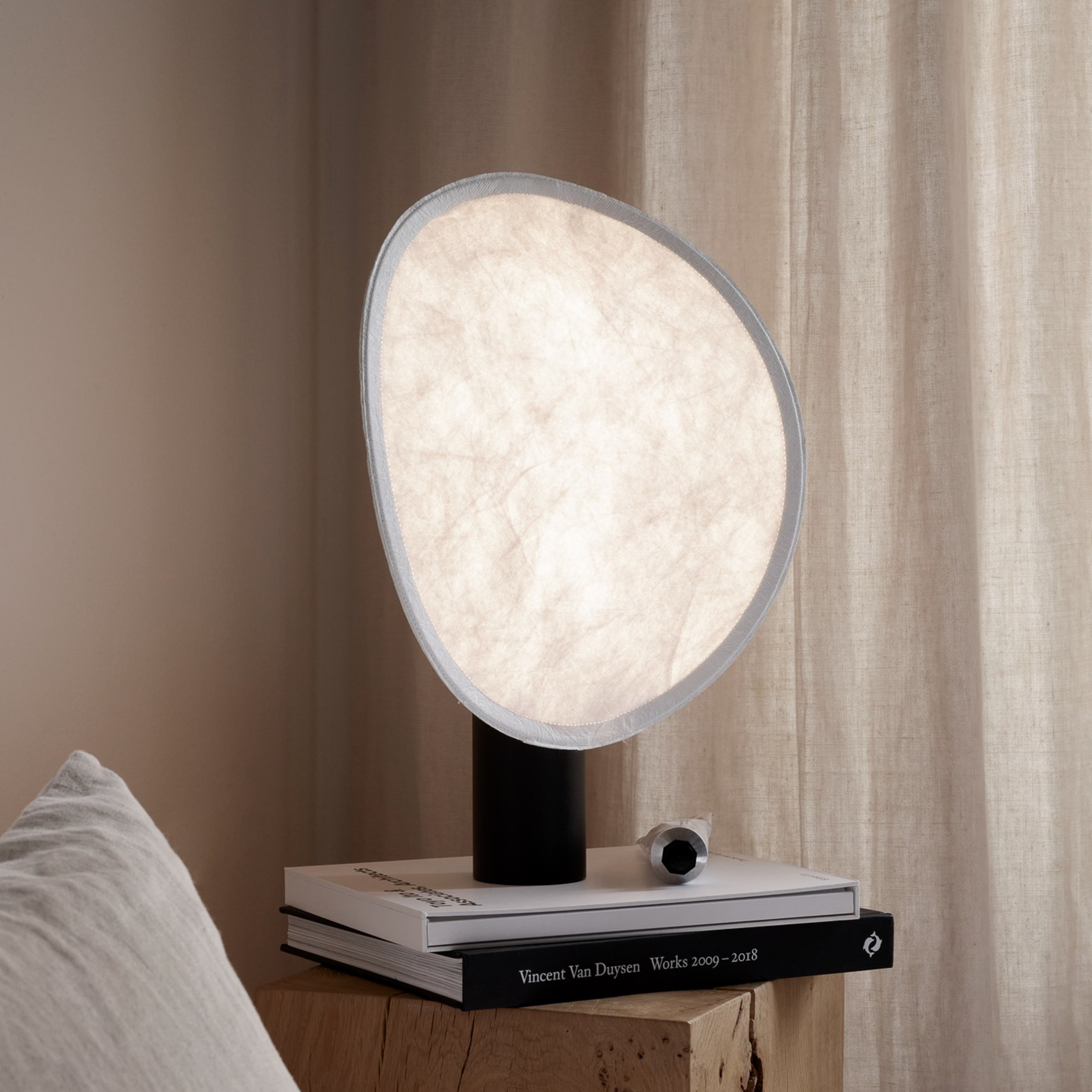 New Works Tense lampe à poser rechargeable, blanc/noir