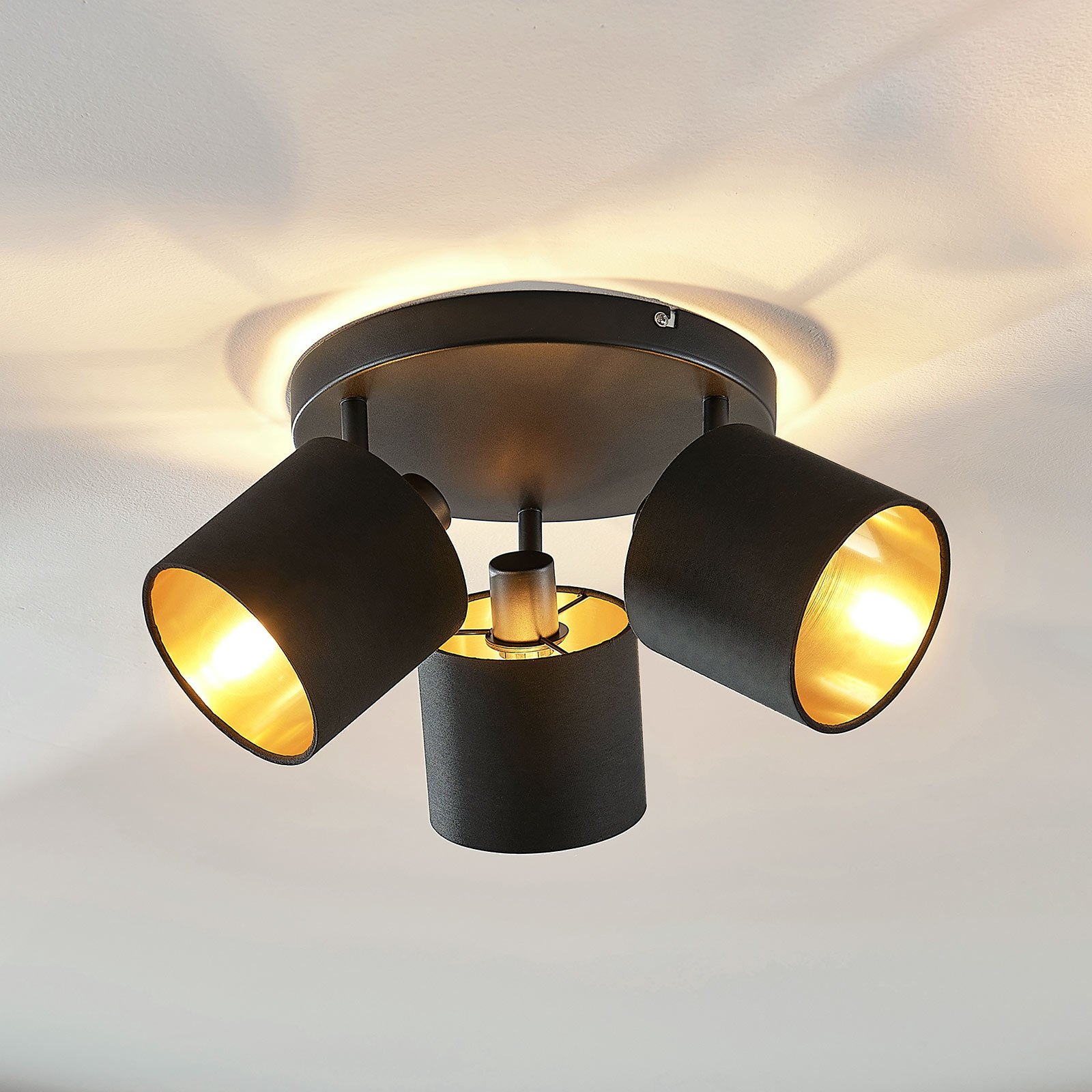 Stoffen plafondlamp Vasilia zwart-goud, 3-lamps