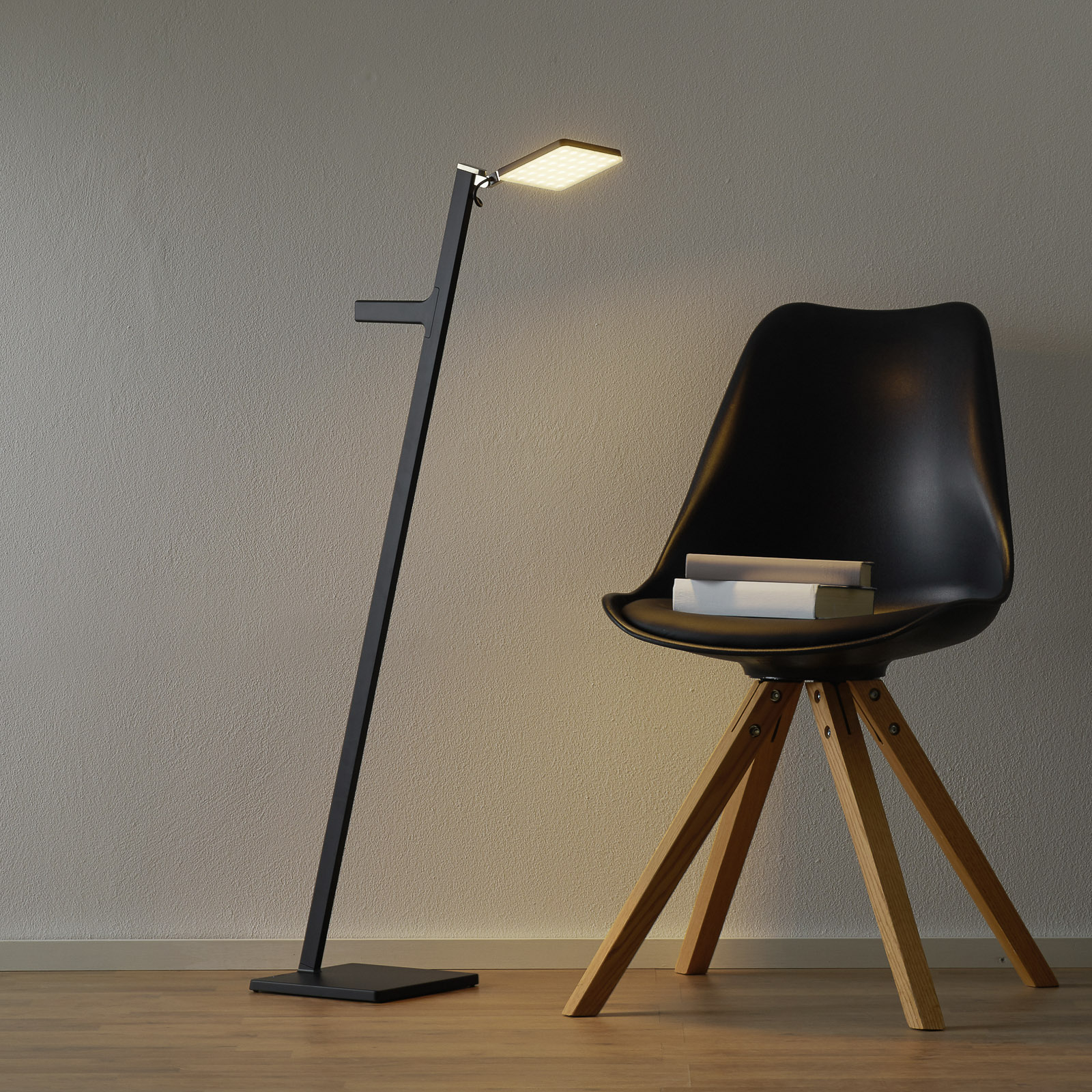 Nimbus Roxxane Leggera lampa stojąca LED, czarna