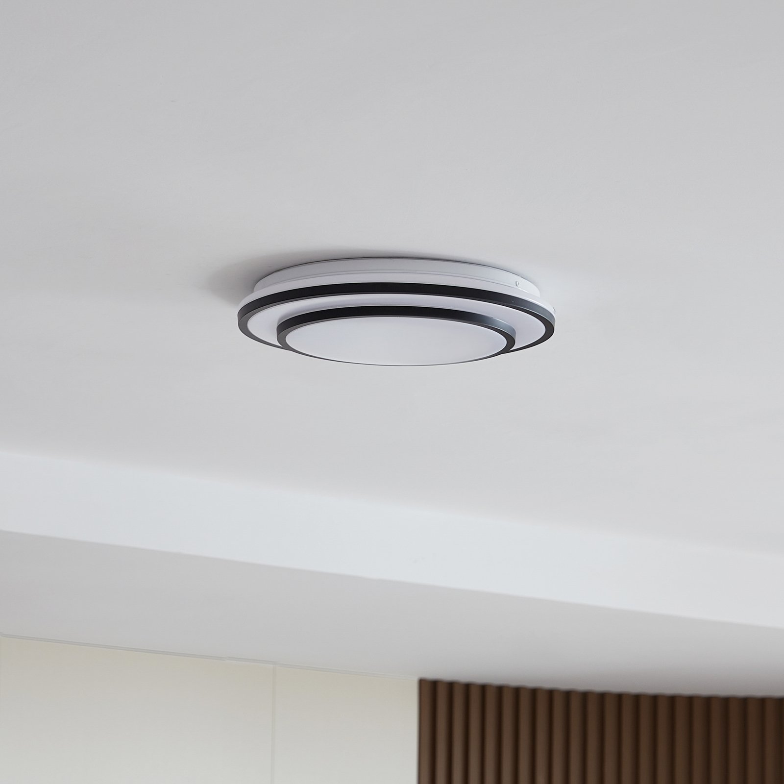 Duala LED Ceiling Lamp RGBW Remote Black/White - Lindby
