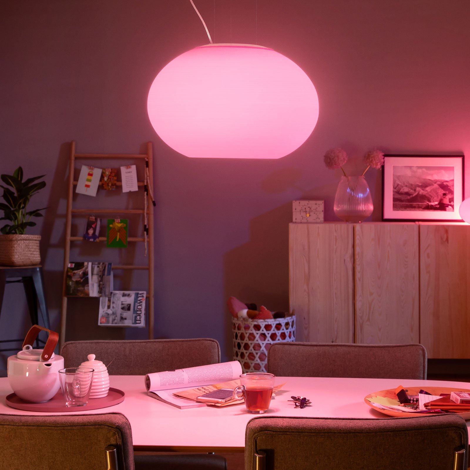 Philips Hue Flourish LED hengelampe, RGBW | Lampegiganten.no Philips Hue Flourish LED taklampe, RGBW | Lampegiganten.no